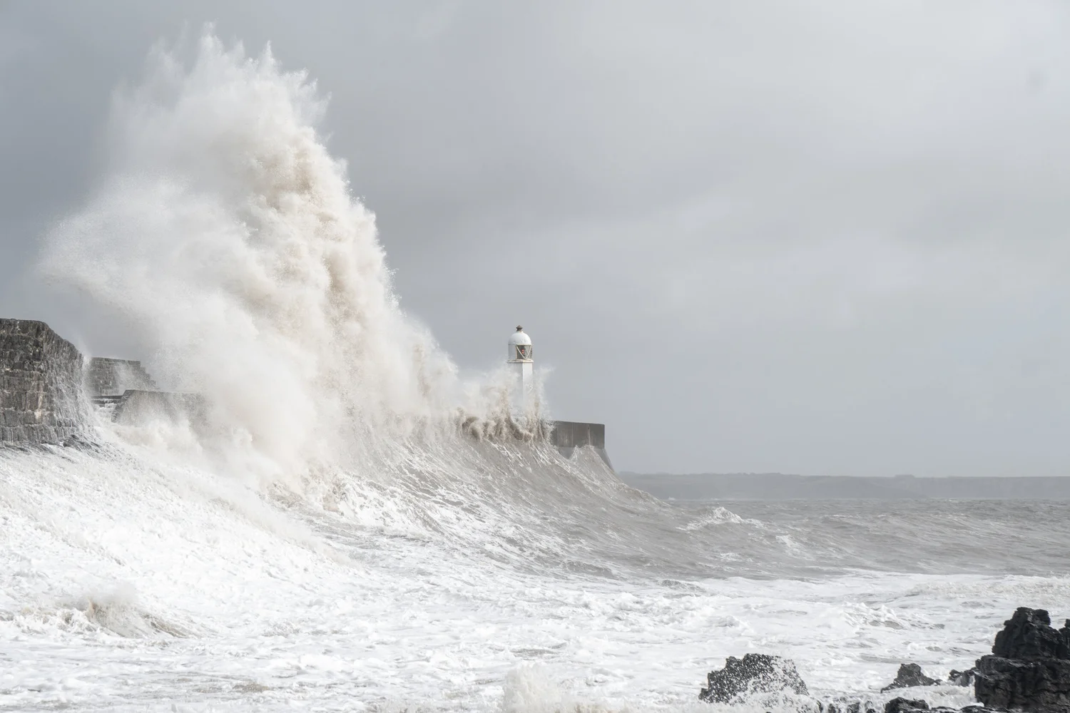 9-must-visit-lighthouses-in-wales-oh-what-a-knight
