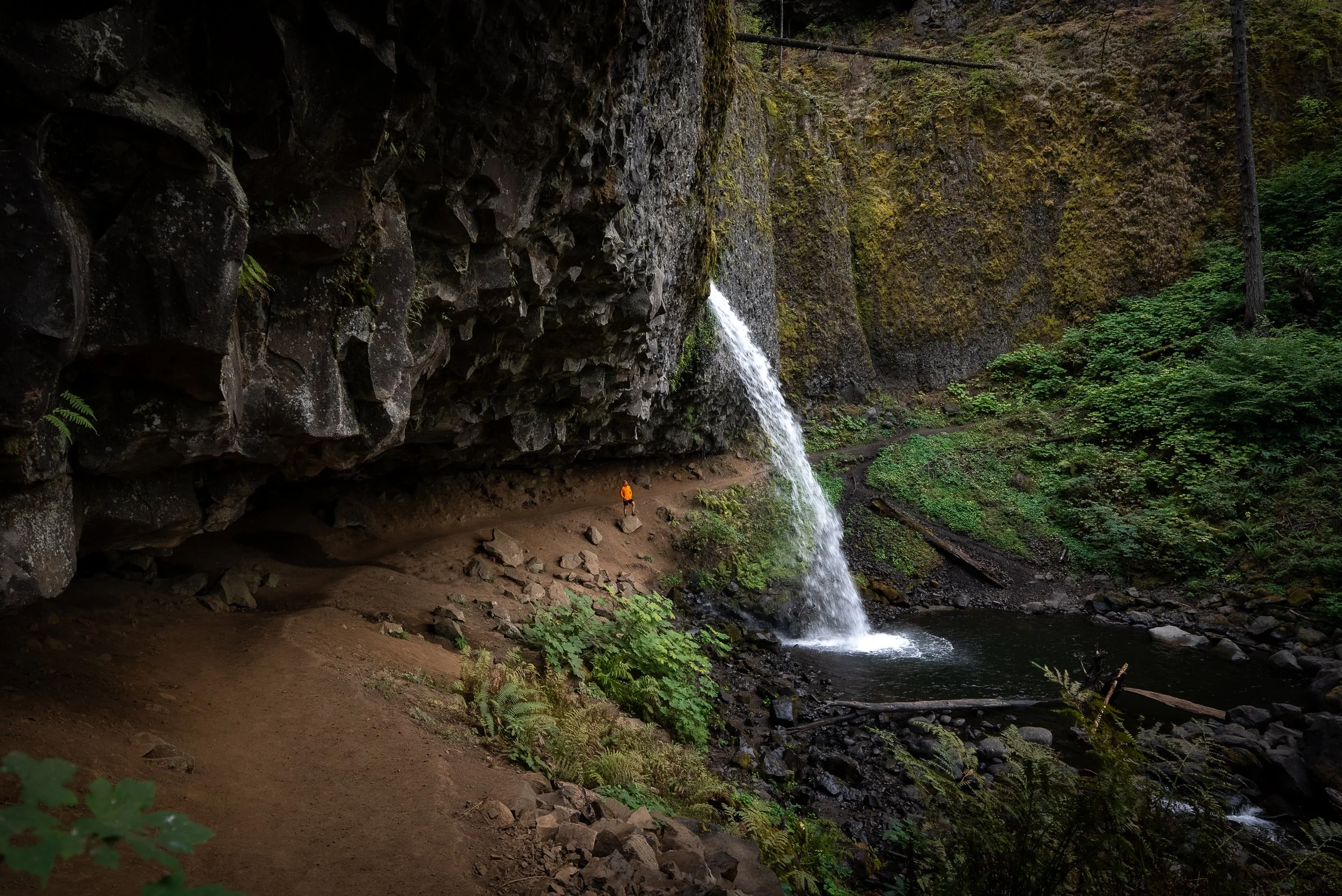 Ponytail falls, Columbia River Gorge Tamanawas Falls, Oregon, a must visit stop on a Pacific Northwest road trip - Pacific Northwest Road Trip Guide: 2-Week Campervan Itinerary for Washington and Oregon