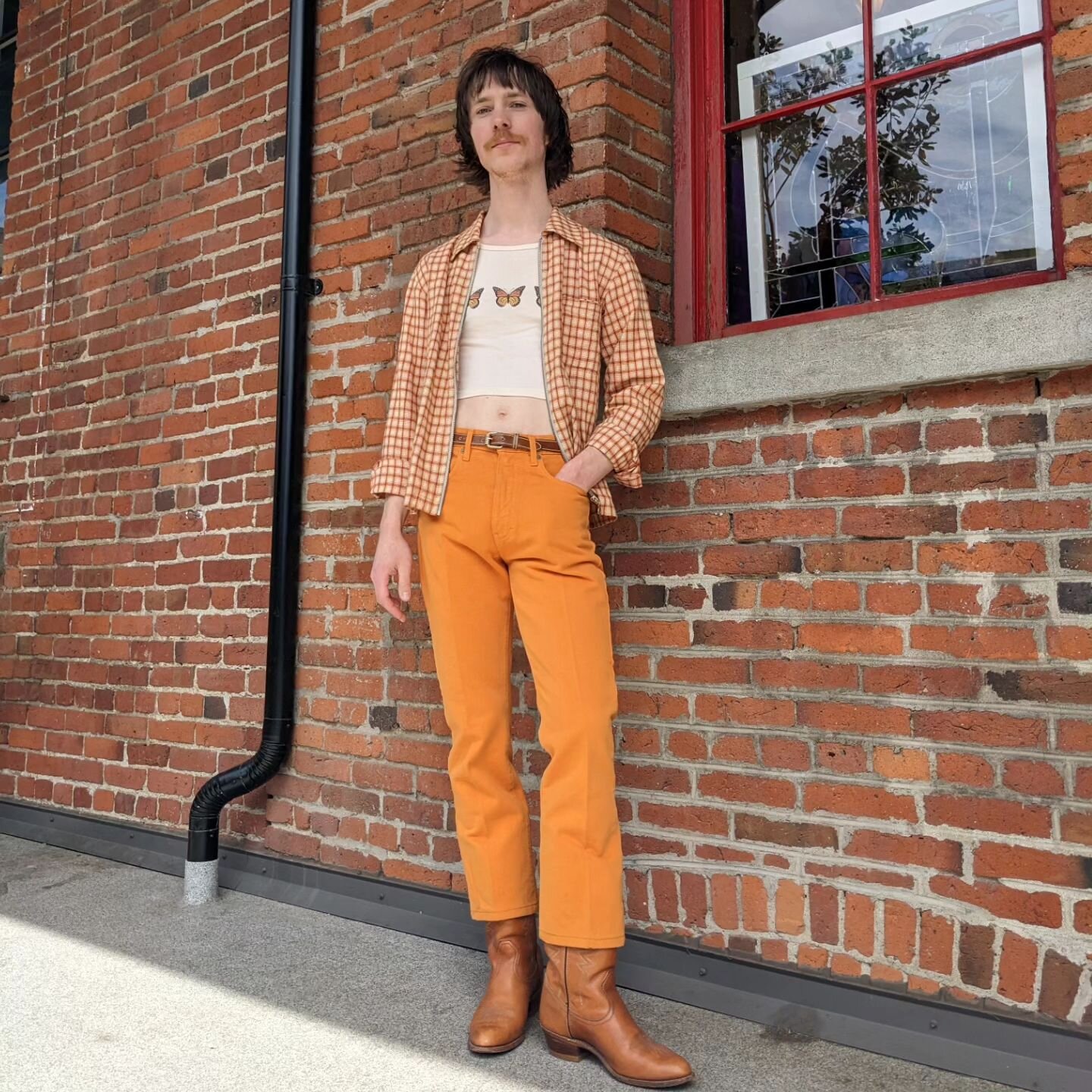 Crop top season.... 🍊🍦🥵
.
#vintagestyle #vintagesummer #orangecreamsicle #dreamsicle #nevernew
