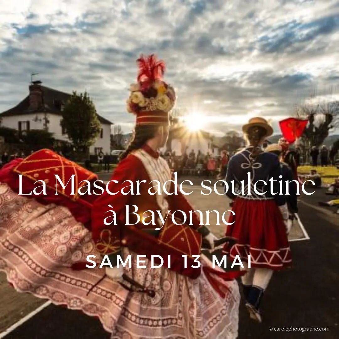 Venez d&eacute;couvrir la Mascarade souletine qui sera jou&eacute;e &agrave; @bayonnemaville ce samedi 13 mai &agrave; 16h au Carreau des Halles ! 

Mauleko Maskaradak Baionara heldu dira! Maiatzaren 13an, larunbatean 

Au programme, des chants, dans