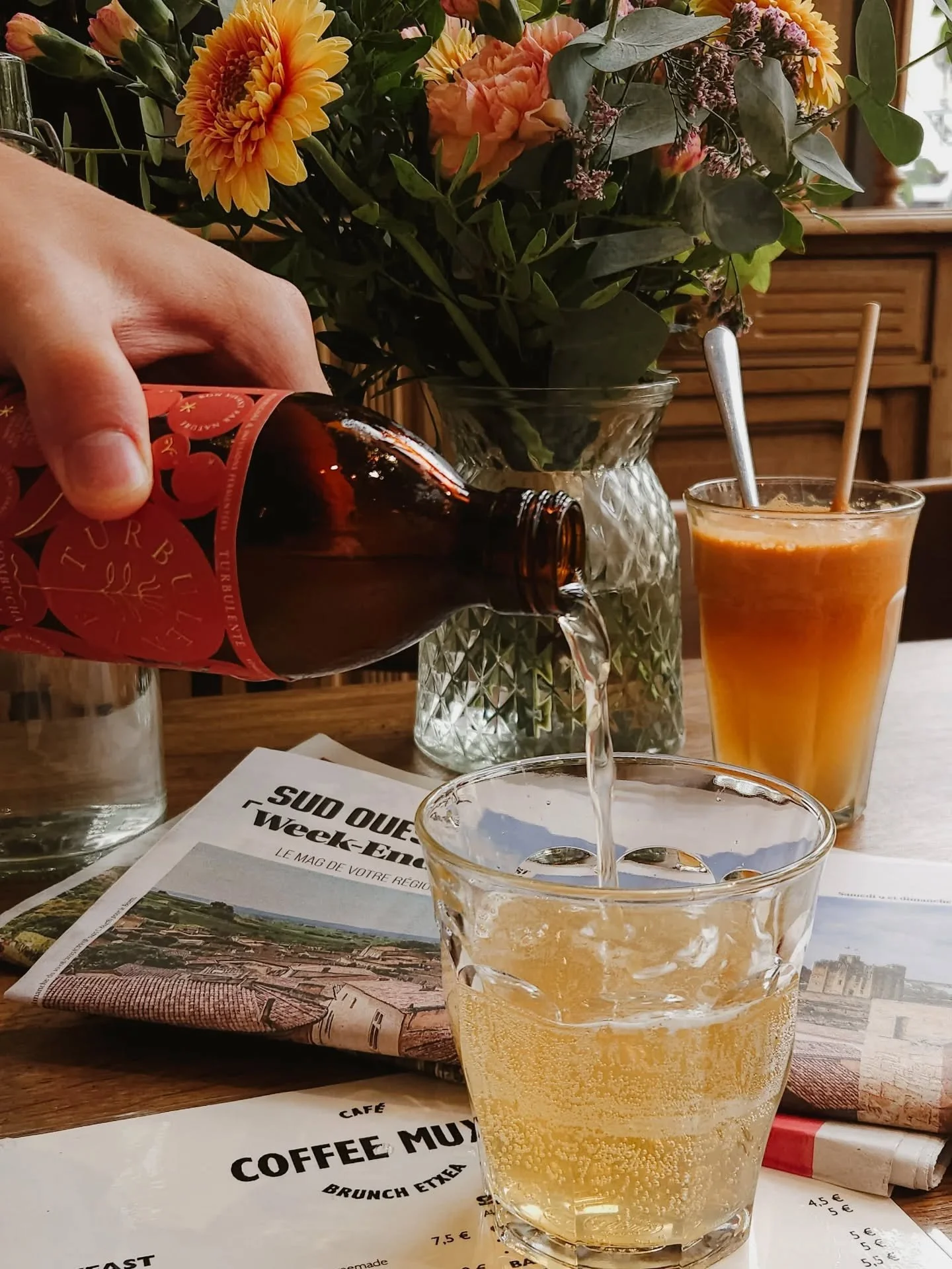 Bulles dor&eacute;es, douceurs muxu &amp; chill pour ce dernier week-end de vacances &agrave; Bayonne 🌾

Ikus arte !

#kombutcha #paysbasque #coffeeshopbayonne #restaurantbayonne #restaurantpaysbasque #bayonne #carrotcake #muxu

📷 @leadmetotravel