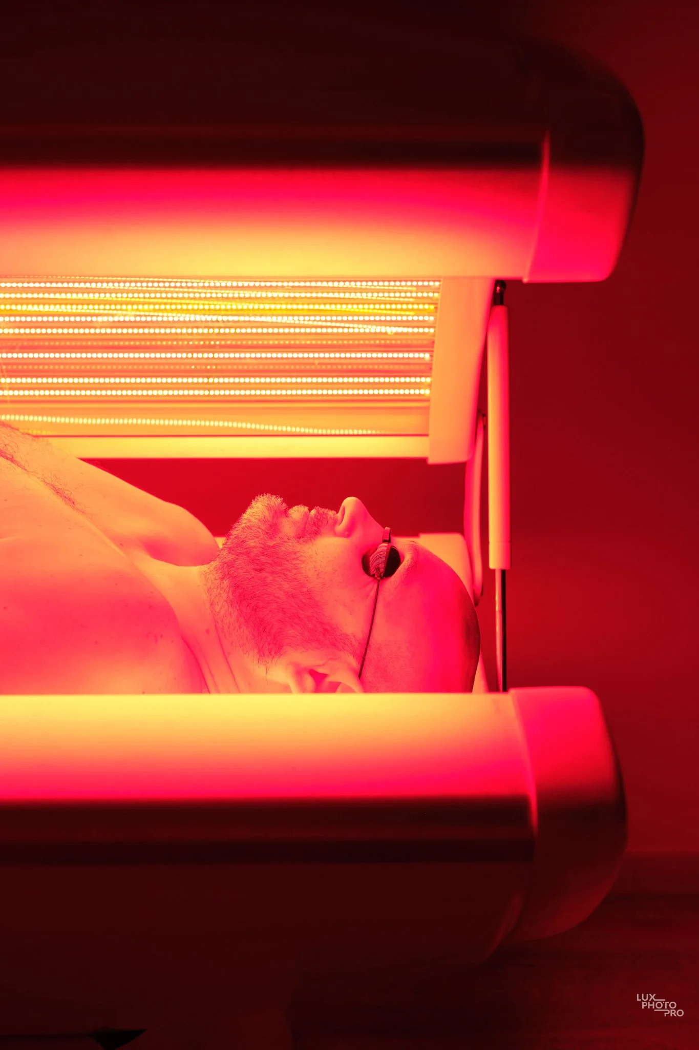BeautyRED_Close-up_Man_Inside