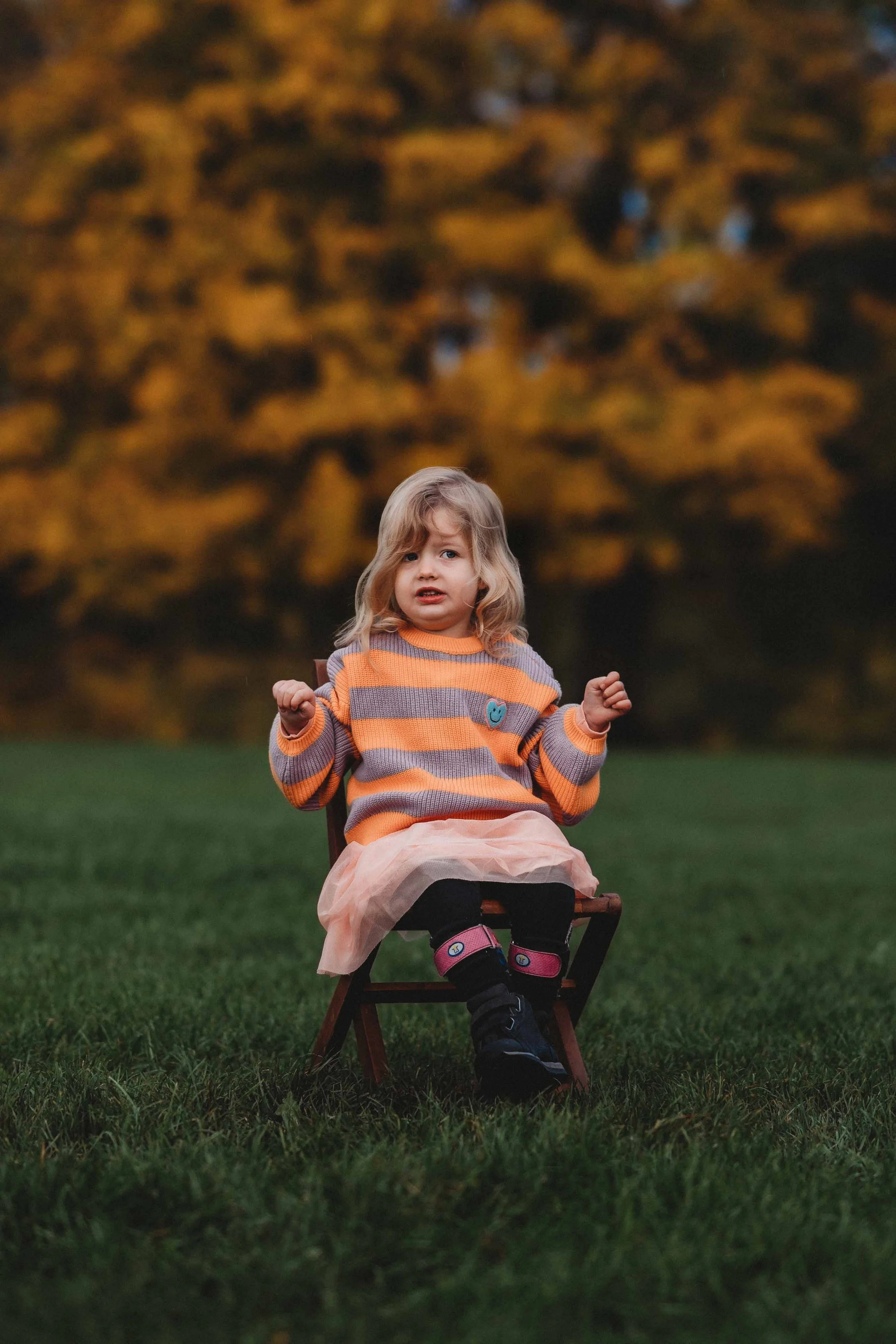Family of 6 fall photo session in Solitude, Germany