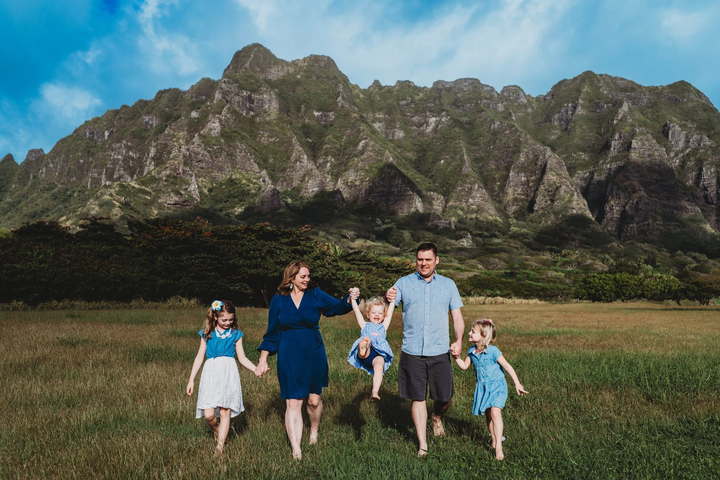 Extended Family Session, Kualoa Beach, Oahu Photographer