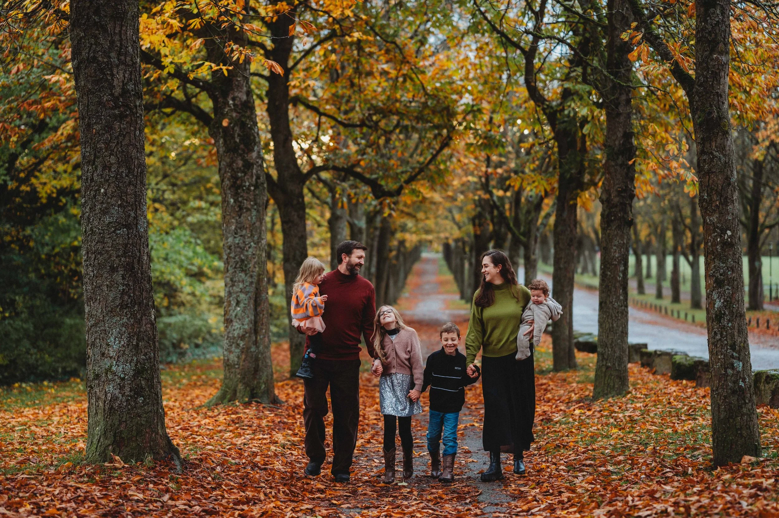 Family of 6 fall photo session in Solitude, Germany