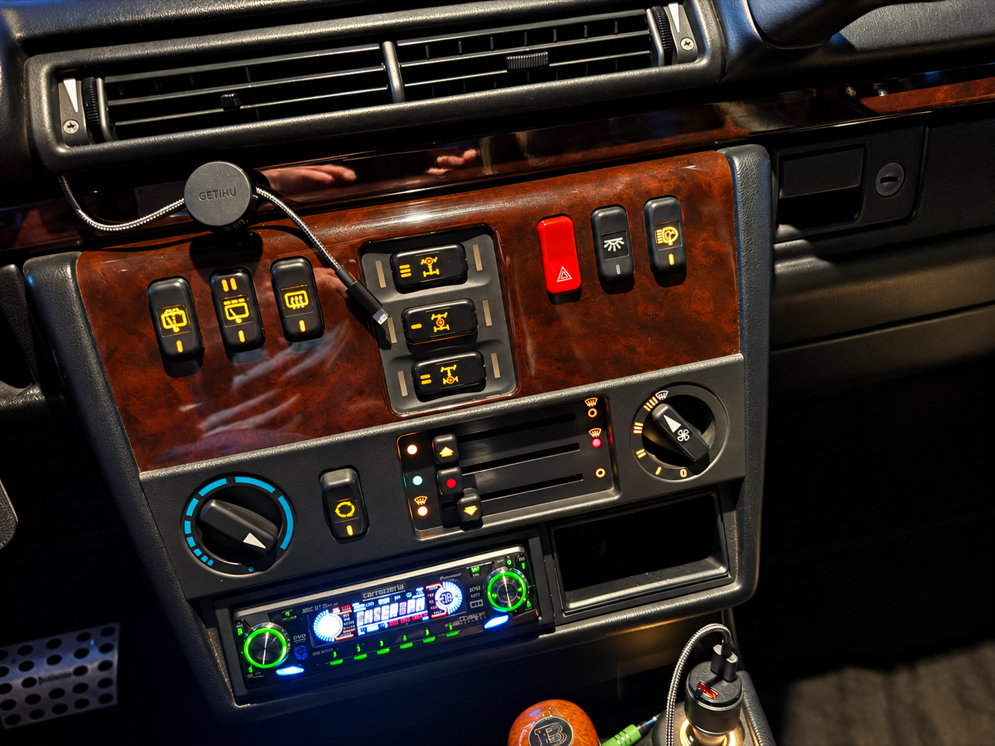 0029 Vintage Dashboard Controls and Stereo(1).png