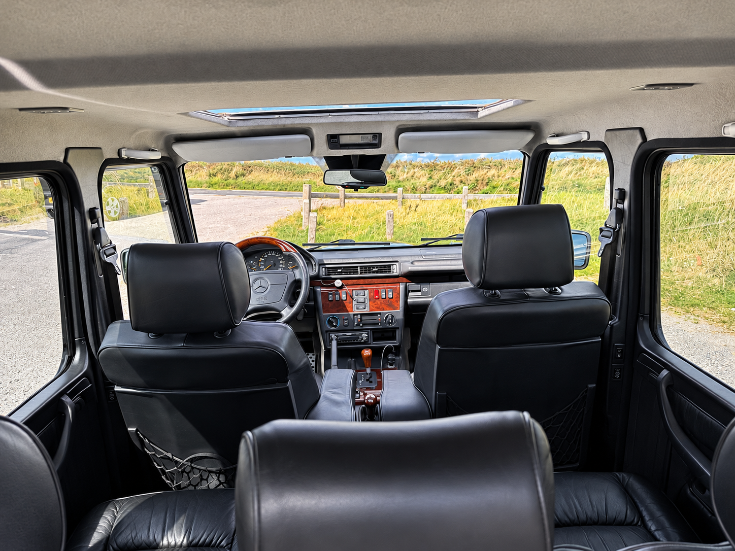 29b Classic G-Class Interior in Countryside Daylight.png
