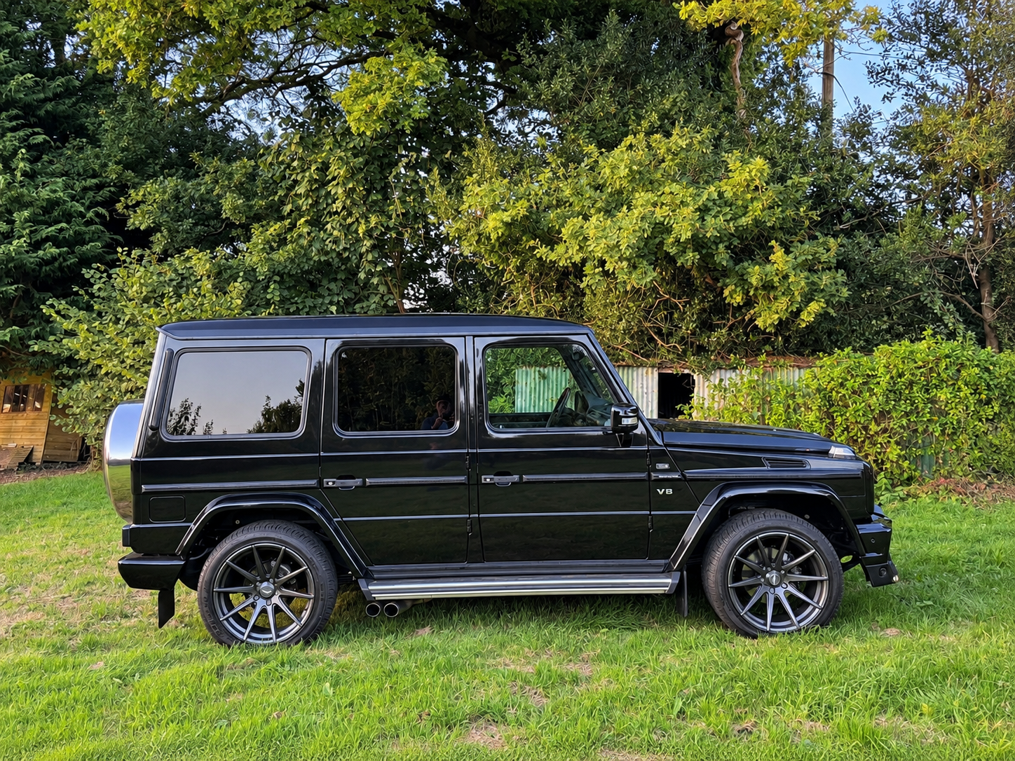 0007b Glossy Black Mercedes G-Class in Woodland Yard.png