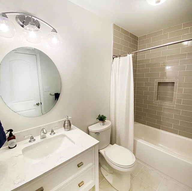 ⬆️dated guest bathroom!
&bull;
&bull;
&bull;
&bull;
&bull;
#renovation #realestate #home #homeimprovement #update #upgrade #allnew #bathroom #shenandoahvalley #frontroyal #virginia