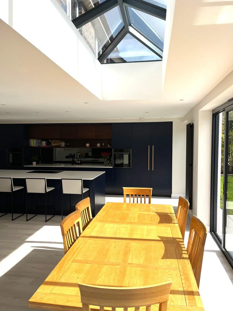 kitchen dining table.jpg