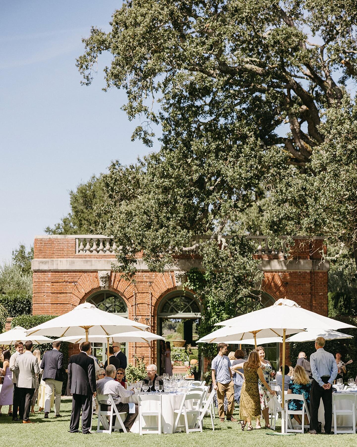 Spring is here as is Nowruz, the Persian New Year! @_filoli is synonymous with the season and for a London-based couple (who also happen to be dear friends) a garden party to celebrate their nuptials was the order, and Filoli delivered. It&rsquo;s al