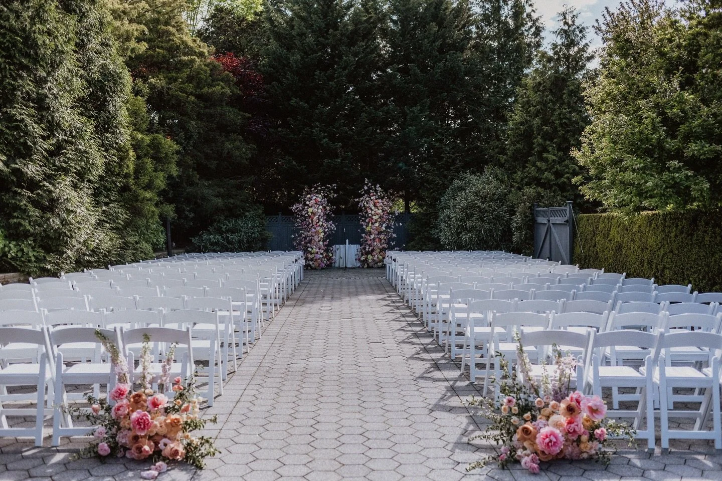 Spring at the New York Botanical Garden 🩷

Design &amp; Planning @mileenzarinevents
Photography @faroutfeeling
Venue @nybg @byconstellation
Catering @byconstellationny
Florals @designsbyahnnyc