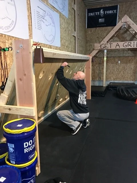 Sign the inverted wall