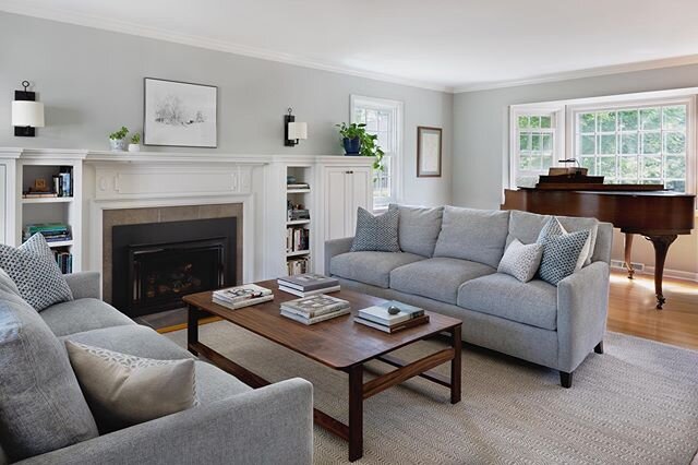 An inviting living room that is fresh and modern yet seamlessly integrates into this Burlington historic home.

Interior Design: @laurenmilesinteriordesign 
Photography: @lindsayselinphotography