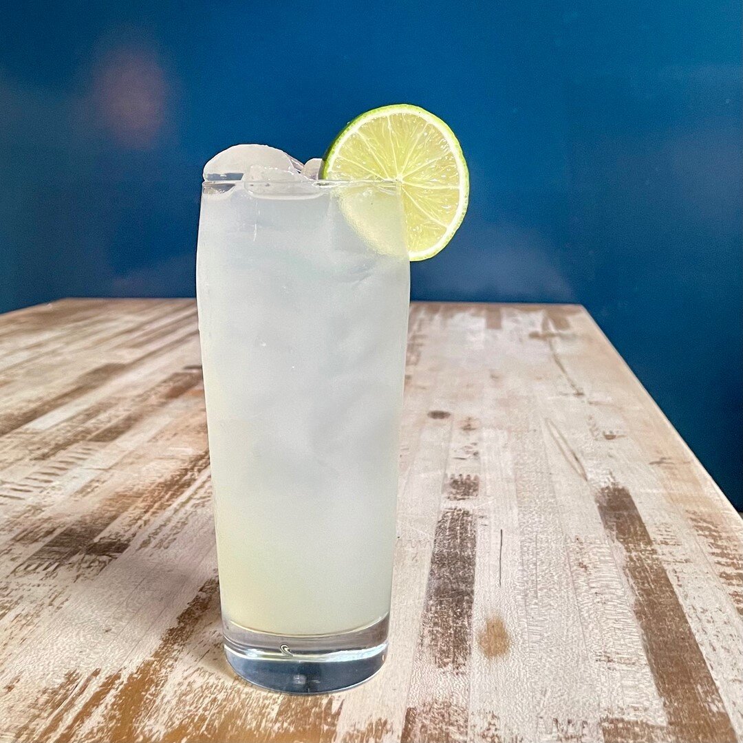 🍹You made it to the weekend and this Italian Mule is calling your name. Made with Franciacarta Grappa, fresh lime juice, simple syrup and ginger beer. Guaranteed to be ✨REFRESHING✨ and pairs well with pizza obvi. 🍕⠀⠀⠀⠀⠀⠀⠀⠀⠀
 ⏰Weekend Hours⏰ ⠀⠀⠀⠀⠀⠀⠀