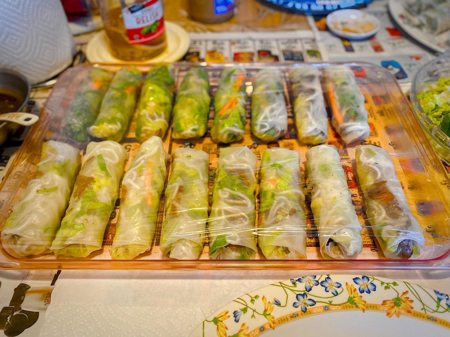 Love making fresh and healthy spring rolls before the long holiday weekend! 🥬🥒🥕

#SpringRolls