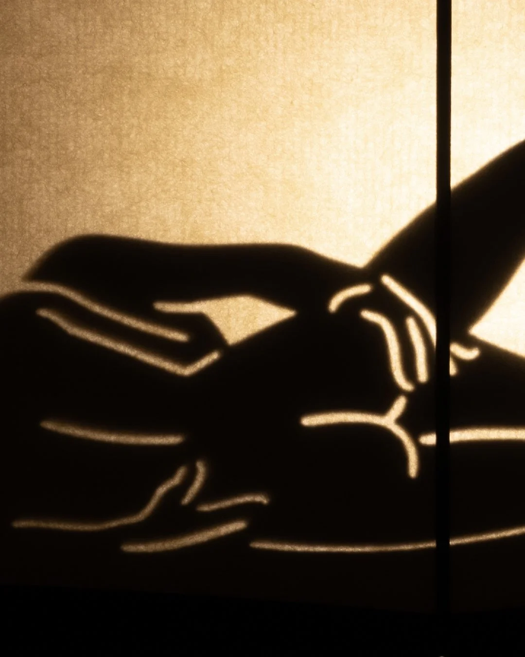 Erotic lamp "Les Ombres Grivoises" – Silhouette of a couple making love in a lit tent, creation by Coucou Aurélien.