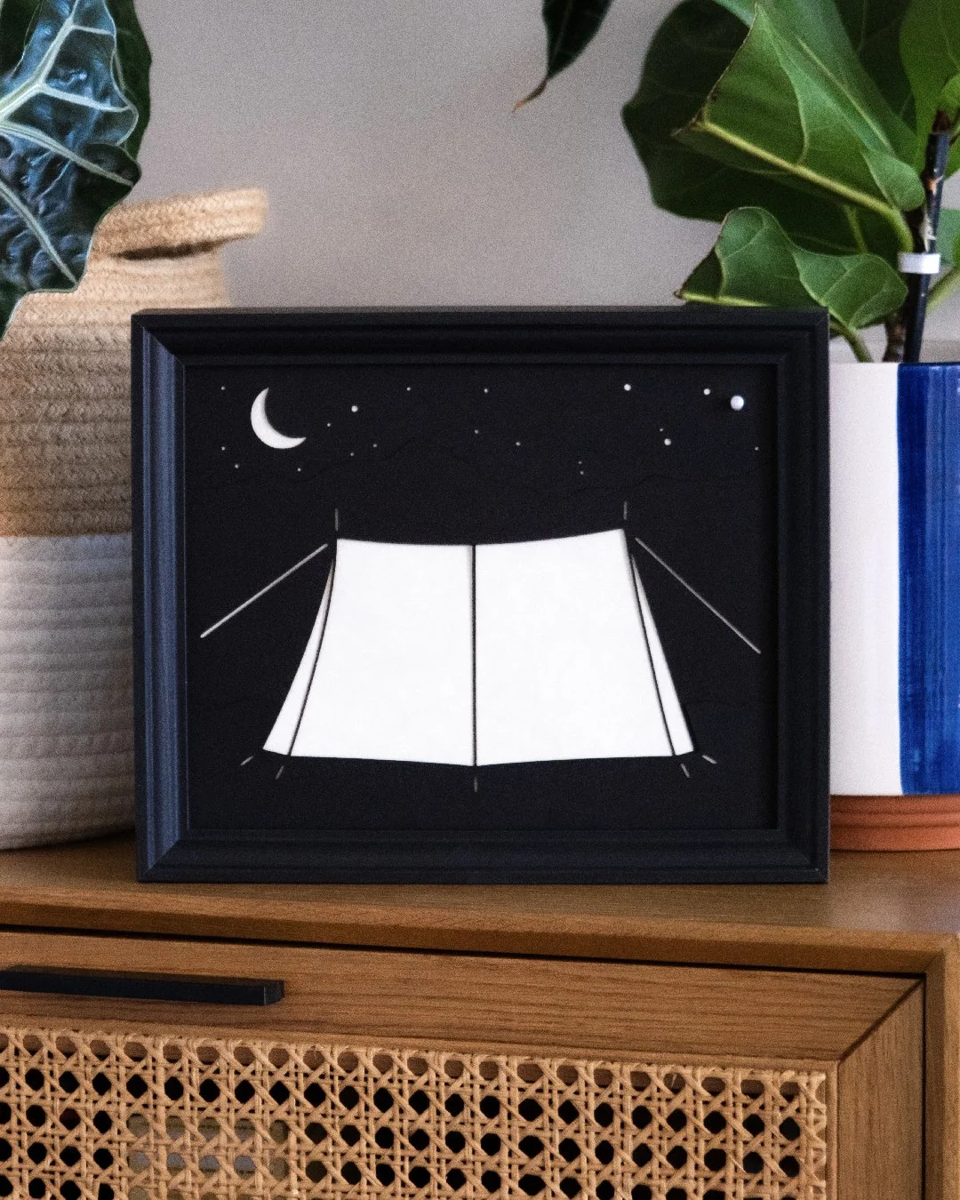 Erotic lamp "Les Ombres Grivoises" – Silhouette of a couple making love in a lit tent, creation by Coucou Aurélien.