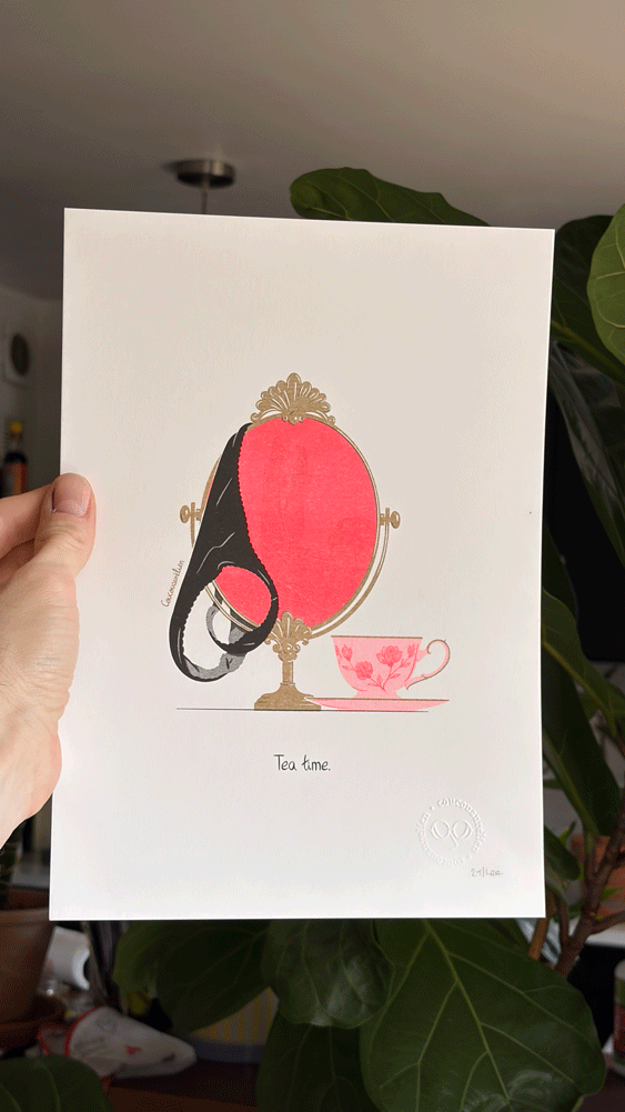 coucouaurelien-tea-time-risographie-erotique-miroir-or-rouge-fluo-1.png