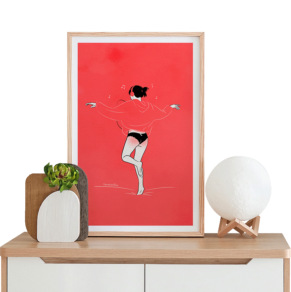 Illustration minimaliste d’une femme dansant en hoodie et culotte noire avec casque audio, style sensuel et contemporain signé Coucou Aurélien.