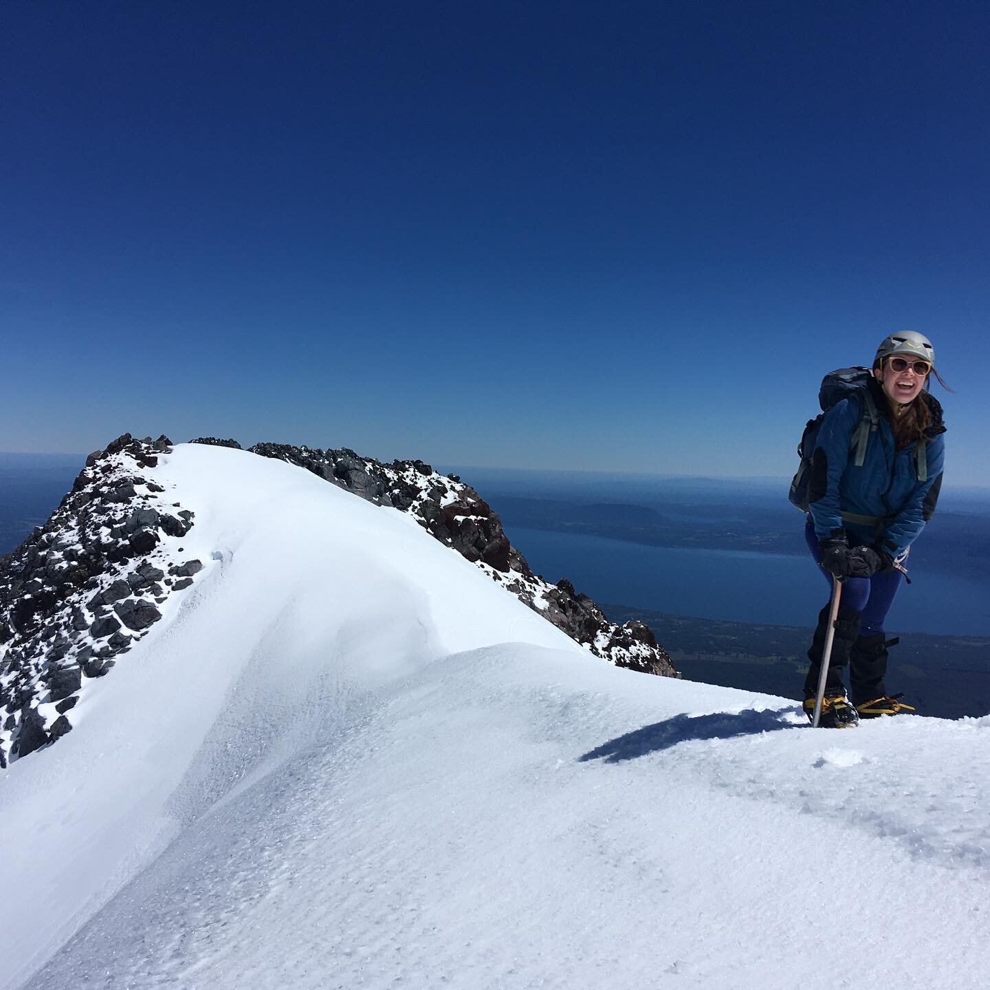 Stoked to get a solid dose of snow, sweat &amp; smiles - 2020 ain&rsquo;t over yet kids!💥
⠀
 #pucón #postquarantine #getaway #happyandhealthy #hikingfordays #2020igotyou