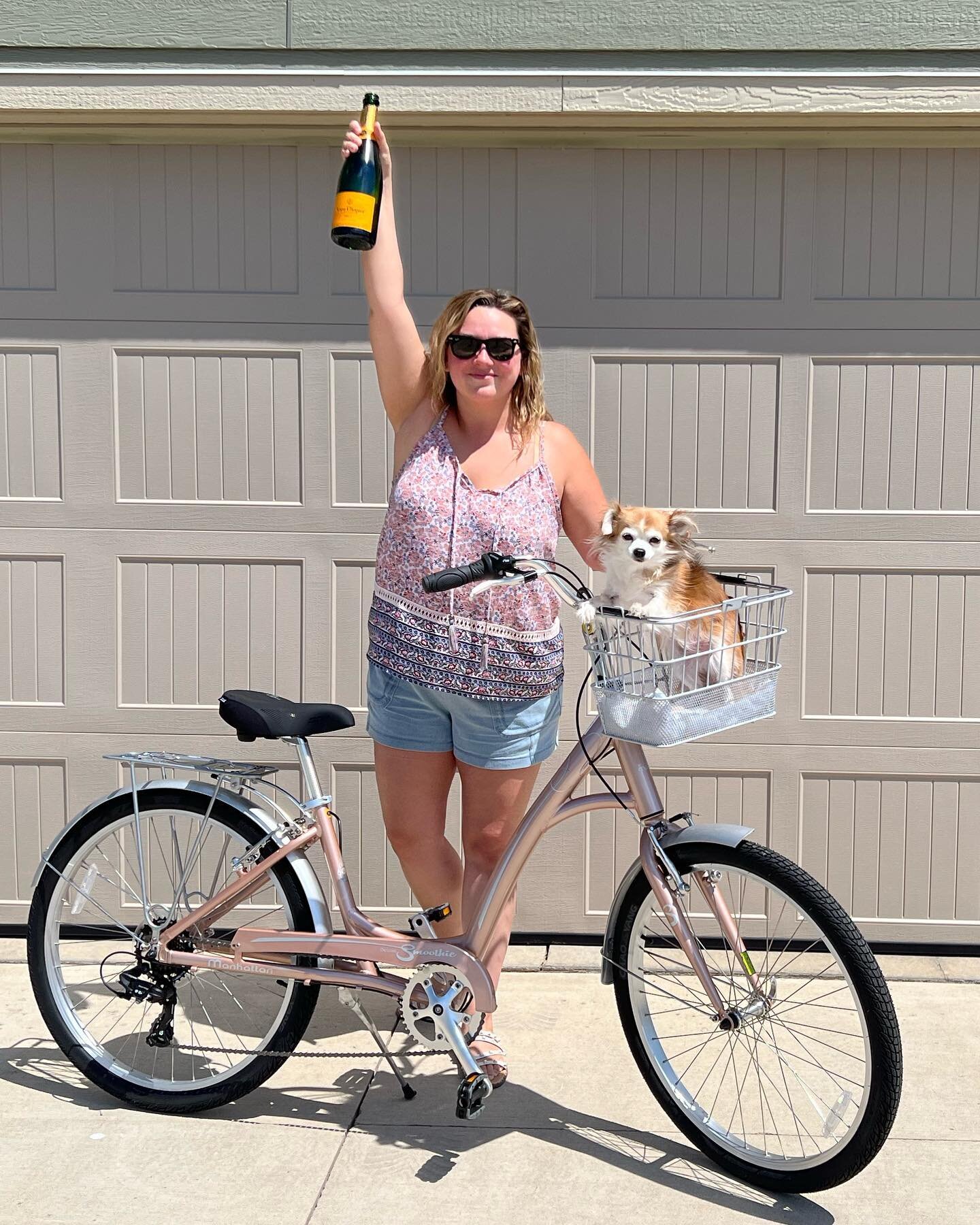 Happy #7spokesnewbikeday -birthday to one of my favorite humans. MY SISTER.  Birthday bike was delivered safe and sound to Sioux Falls. #morewomenonbikes #prettyinpink #birthdaybike #sisterlove #sisters Taylor the chihuahua approved #chihuahuasofinst