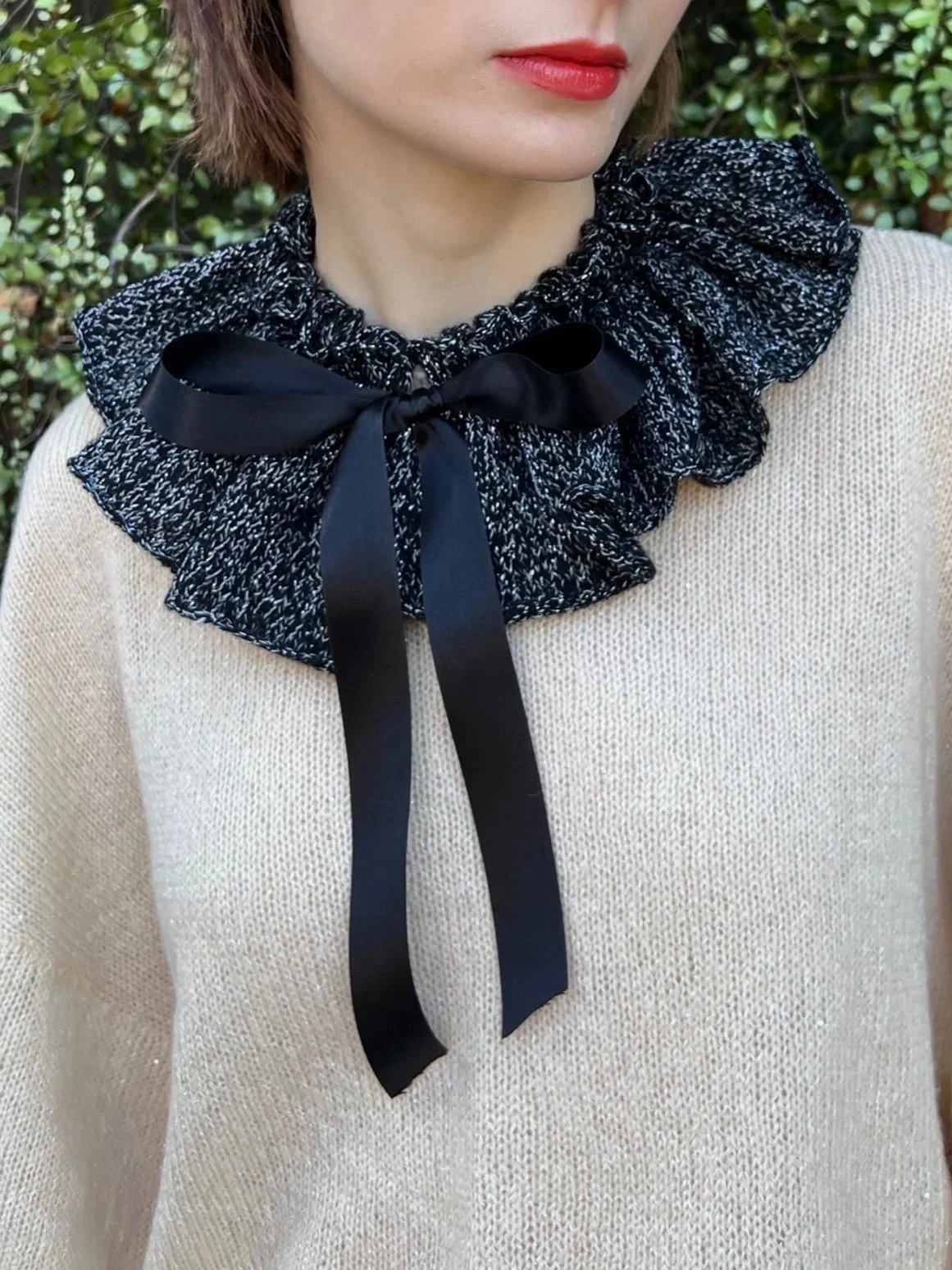 Black & White Ruffled Collar