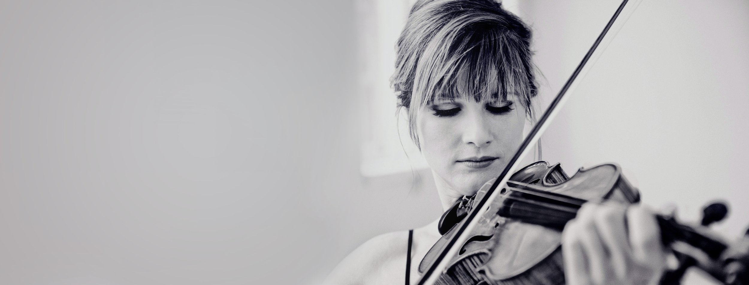 A woman playing a contemporary violin