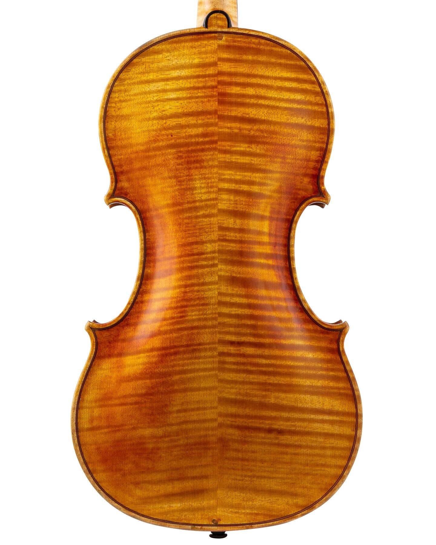 A beautifully crafted French violin by Georges Apparut, 1927 now available for sale.

Full bodied, with a refined upper register and in excellent condition, this is a great opportunity to buy a career instrument at a very good price.

For full detail