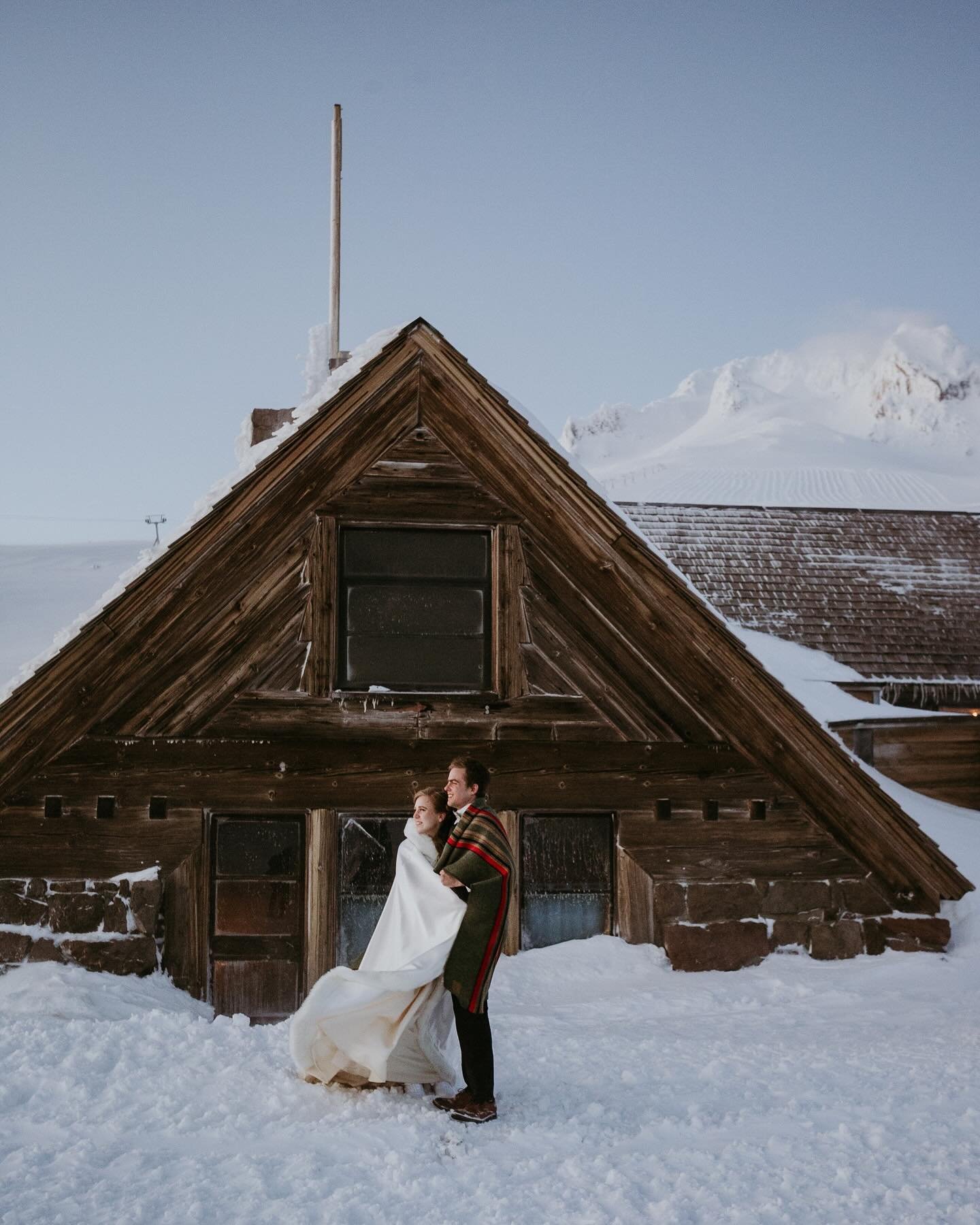 Aaand a few more epic shots from A&amp;M&rsquo;s micro wedding on Mount Hood - it was also the singular time I&rsquo;ve seen the mountain top during any winter event I&rsquo;ve captured there haha! 
.
@timberlinelodge