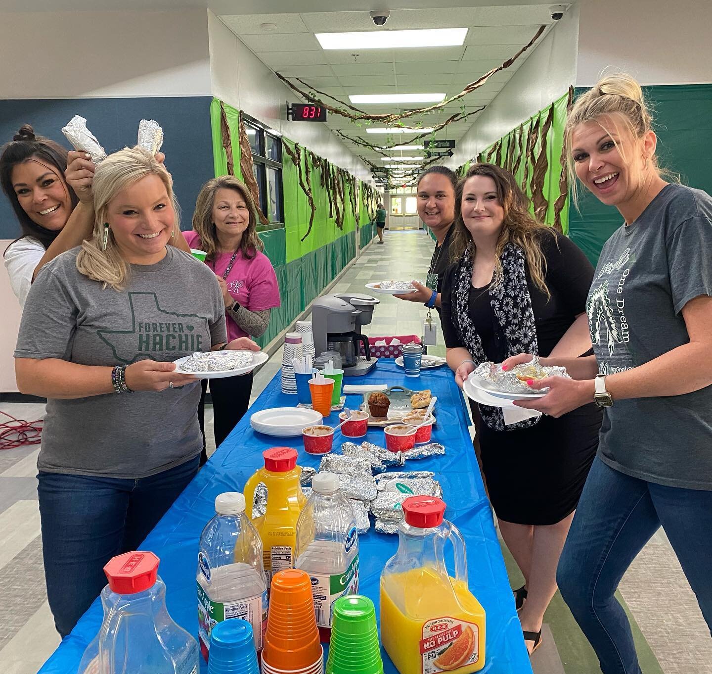 Happy FriYAY! We are suckers for school staff members! We were happy to provide Marvin Biomedical Academy breakfast this morning. Pour into your teachers, you won&rsquo;t be sorry! @waxahachieisd
