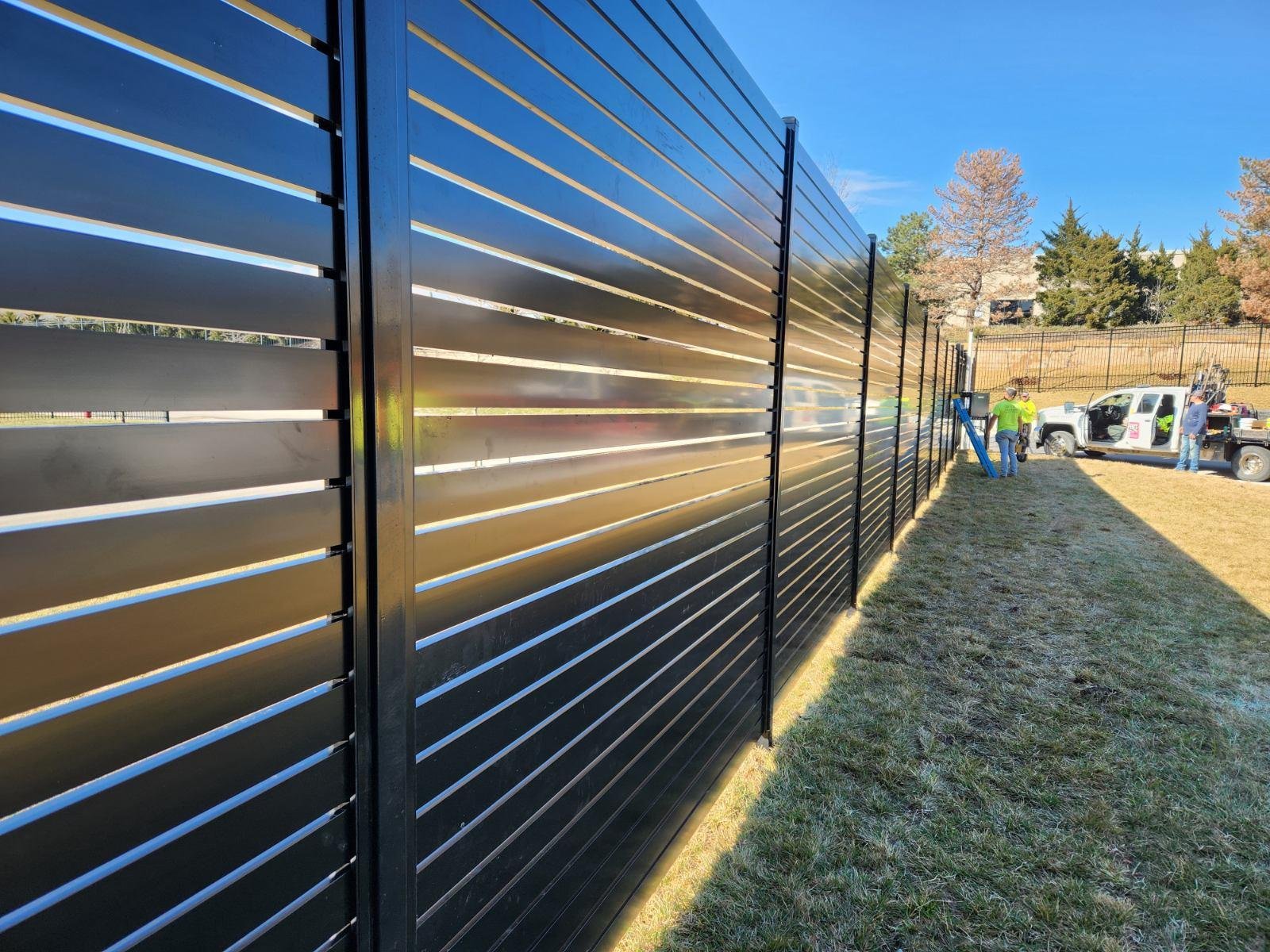 Allure Aluminum horizontal fence close-up.jpg