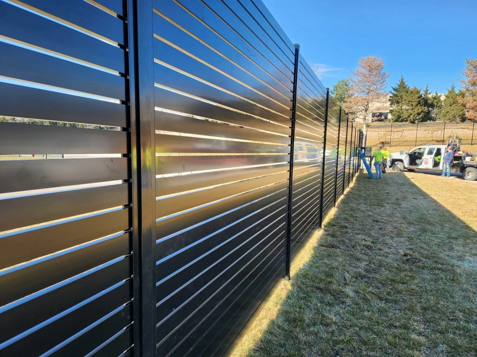 Allure+Aluminum+horizontal+fence+close-up.jpg