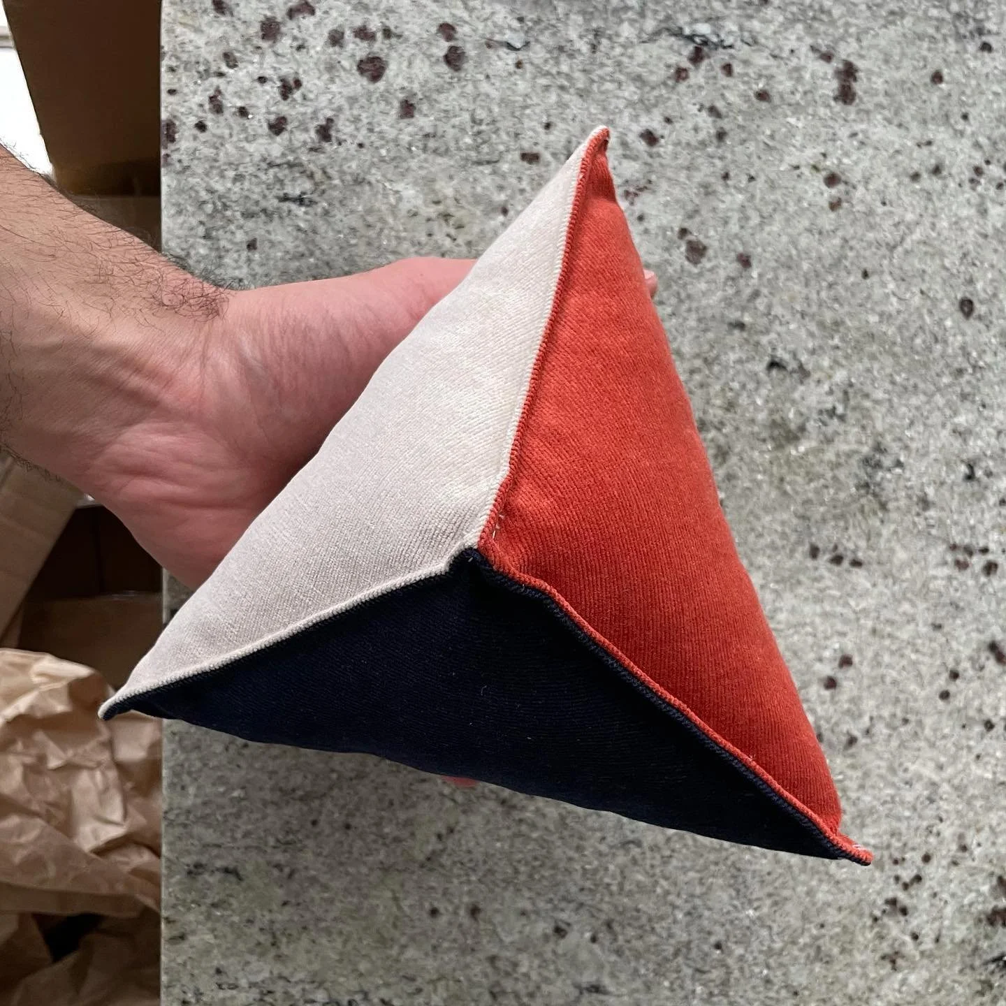 MINI META block (re005-01/B21)

MATERIAL: cotton corduroy, polyester fill
DIMENSIONS: 15.5x15.5x20cm (6.1x6.1x8in)
USE: decorative/aesthetic cushion, collectible
PRICE: $50.00 CAD (worldwide shipping)

just like the full size META block, the MINI MET