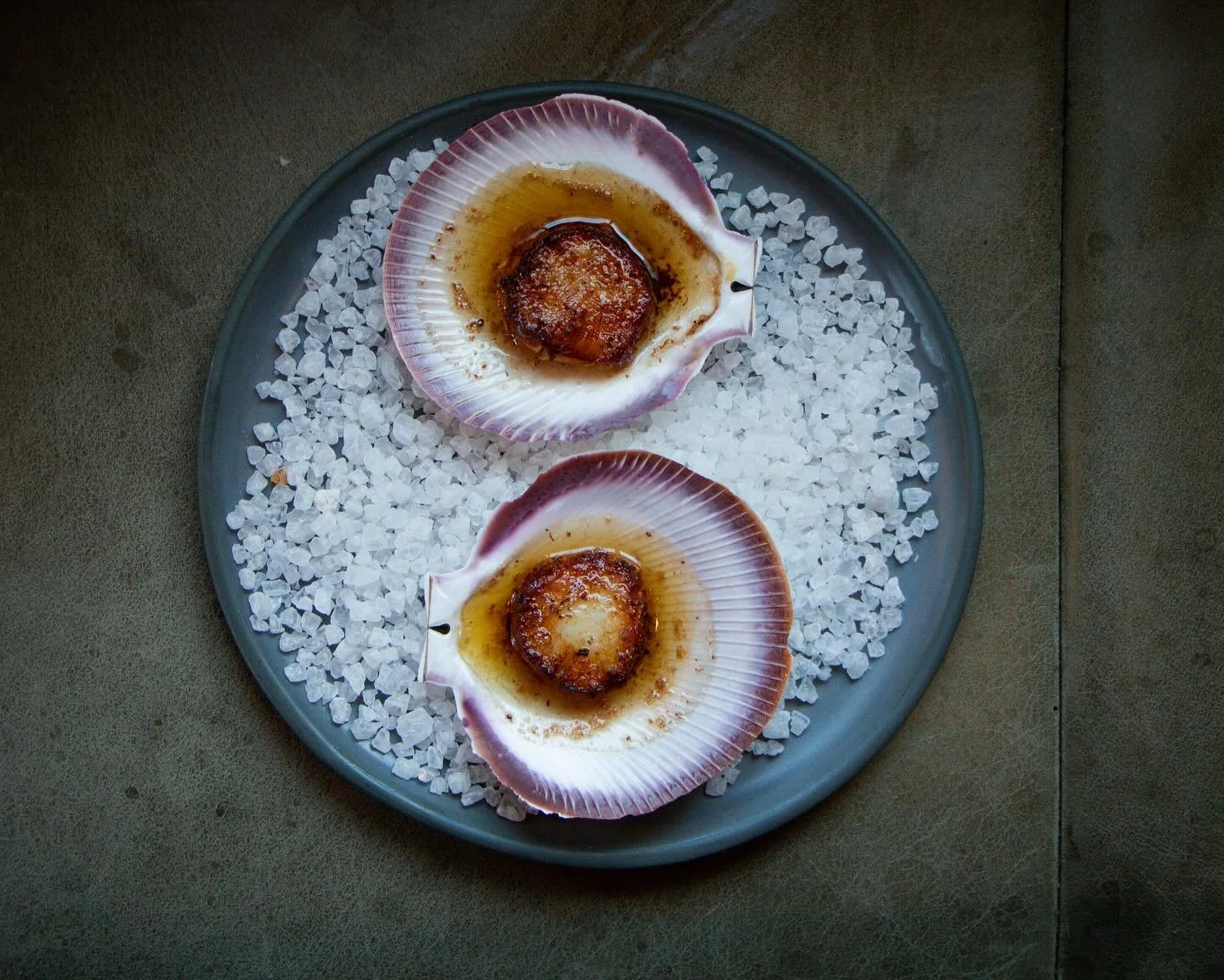 Our signature scent right now is straight from the specials board: QLD scallops tossed in truffle butter. 😮‍💨
Right now, the opening chapter of our menu isn’t really bread or a cheeky oyster. It’s the aroma of these bad boys, that y