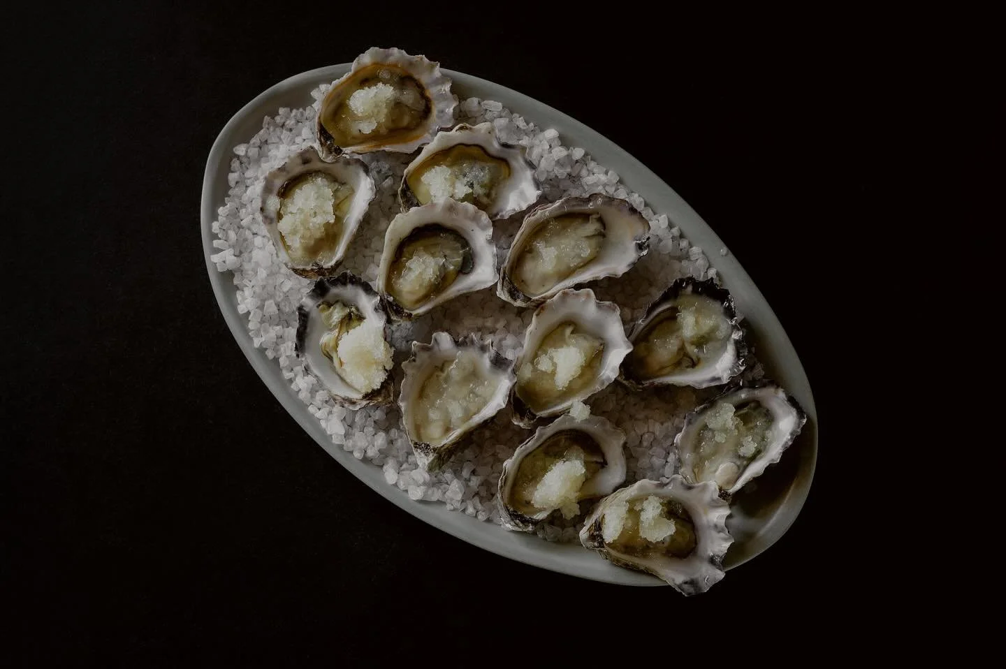 🦪🦪🦪
‘tis officially the season! currently serving our freshly shucked rock oysters natty, or with mezcal and lime granita 🍋‍🟩
