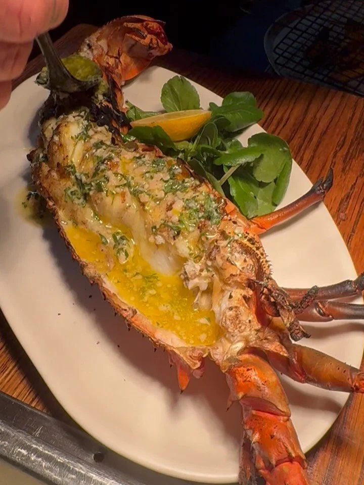 🦞🦞🦞
Our lobbies have become a major talking point around Ainslie lately. Perfectly sweet, tender, succulent&hellip; drenched in garlic butter, herbs and chippies - they&rsquo;re the perfect &ldquo;a little something extra&rdquo;. On the specials b