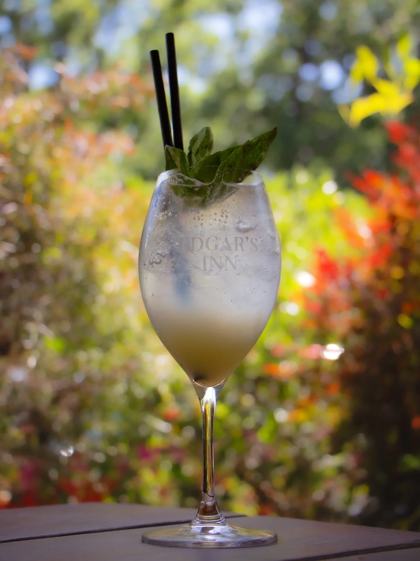 Literally what could be better than a limoncello spritz in this heat&hellip;? 🍋🍾
Villa Massa Spritz on our cocktail board right now! 🫧