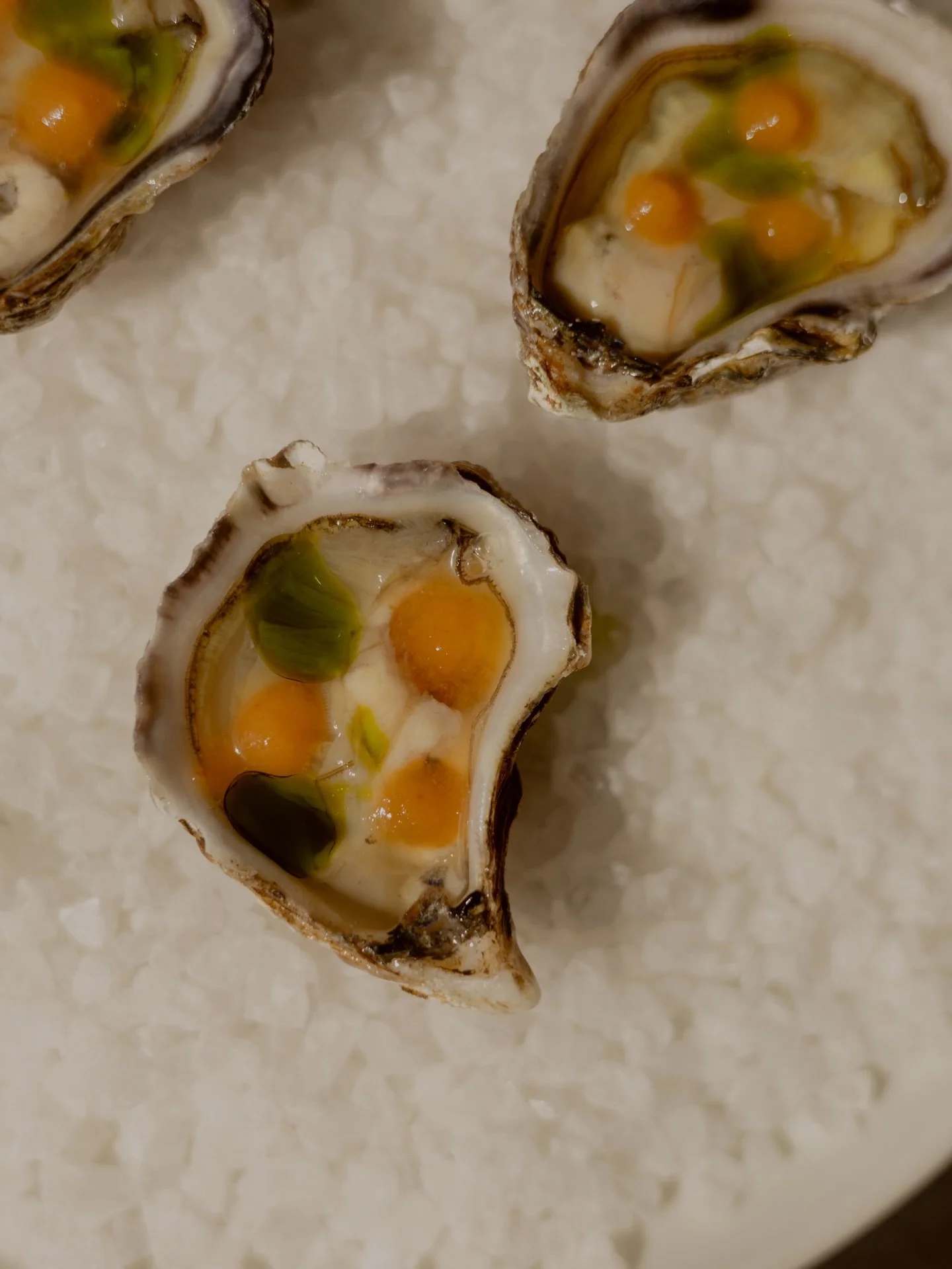 fresh shucked oyster &bull; peach hot sauce &bull; dill
they taste as good as they look - like a peachy sweet marg on a summers day. on the menu now 🦪