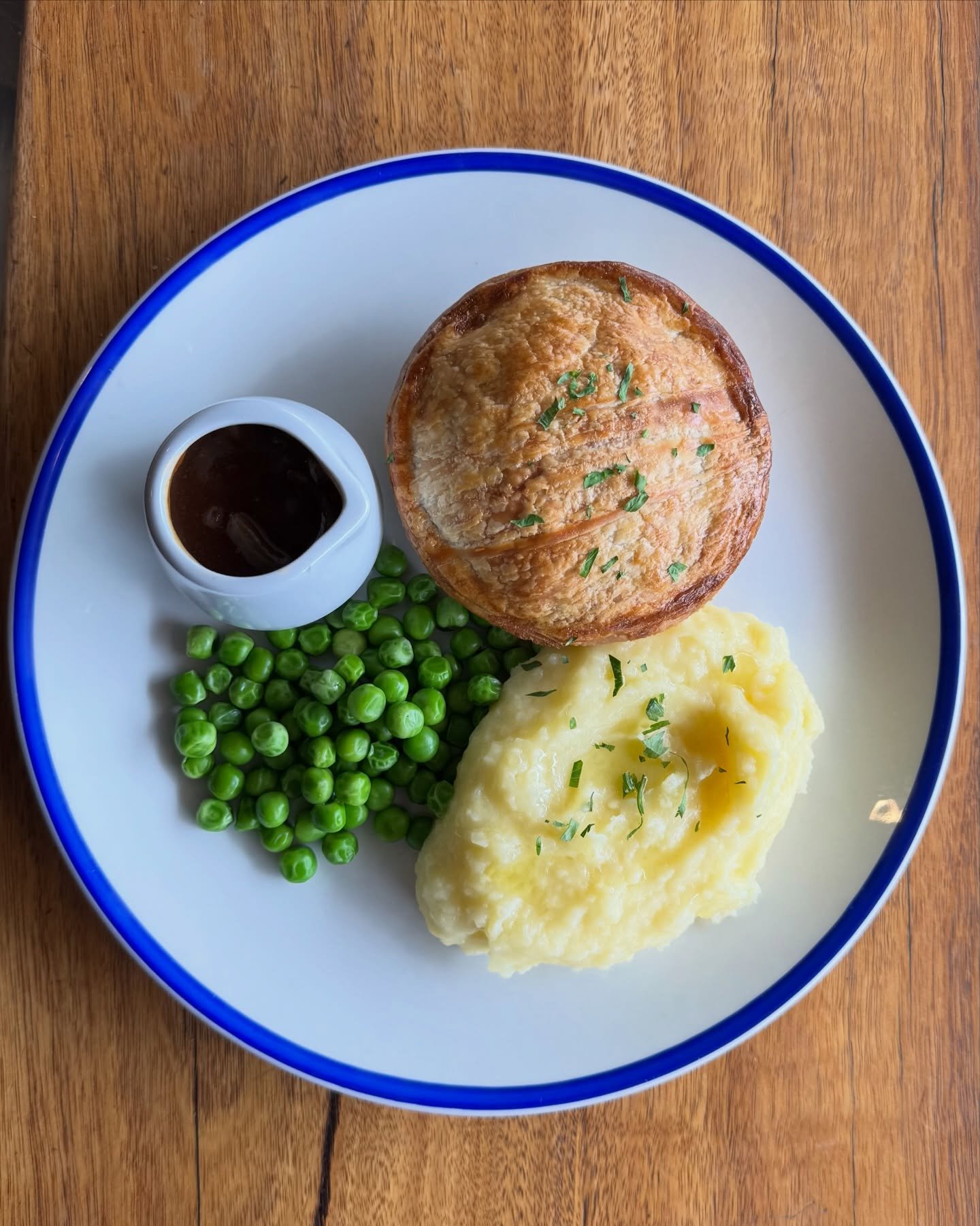 Beef &amp; Guinness Pie!!!!
Our winter staple has returned for St. Paddy&rsquo;s Day - served with a buttery mash, peas, and onion gravy. Drool 🤤 
Best enjoyed with a $10 Guinness Pint - today only! 🍀