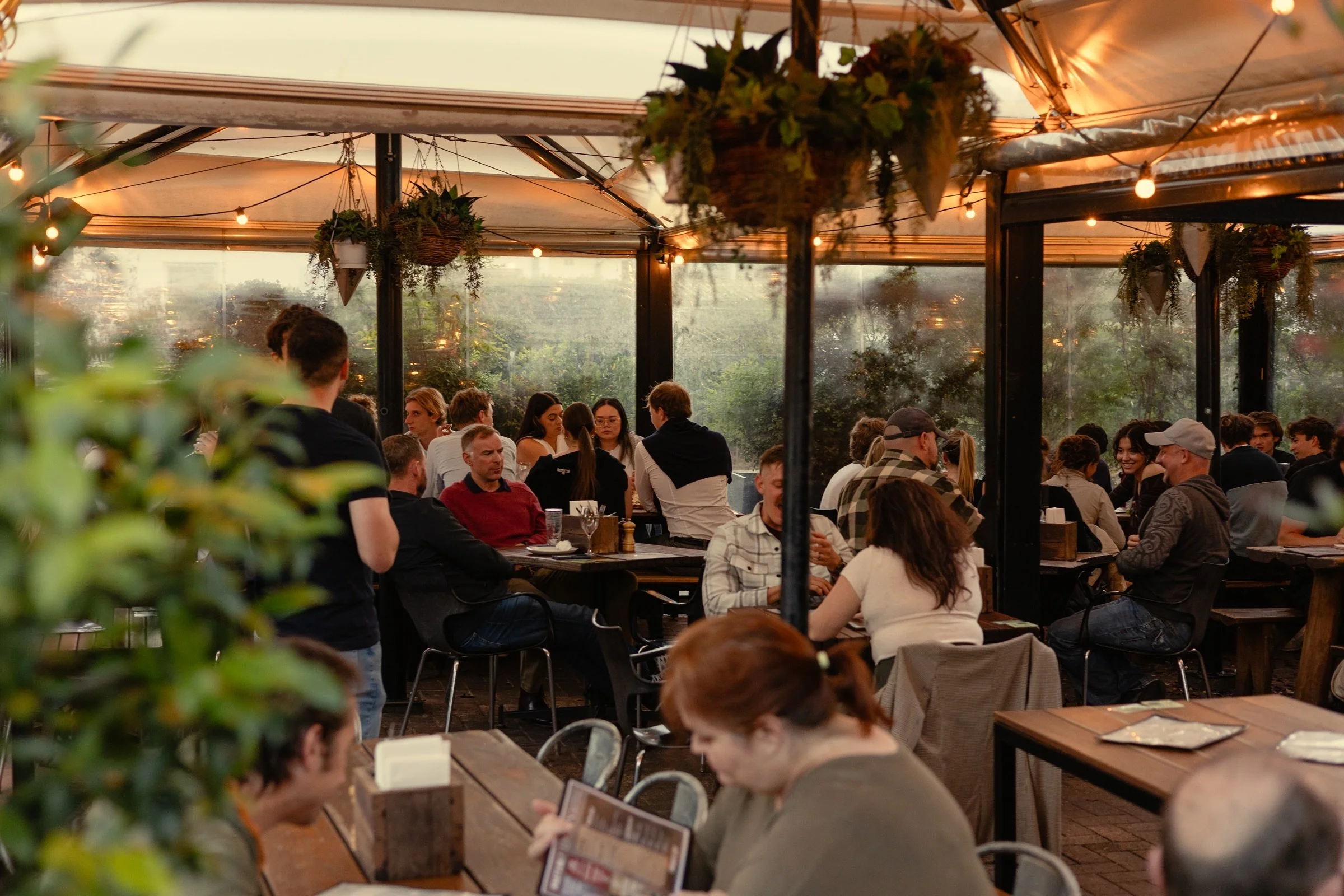 💐 Mother&rsquo;s day is this Sunday! 💜
Our FINAL live music session of the season starts at 3pm, so if you&rsquo;re keen on an easy sunday sesh, stroll on down 🤍
