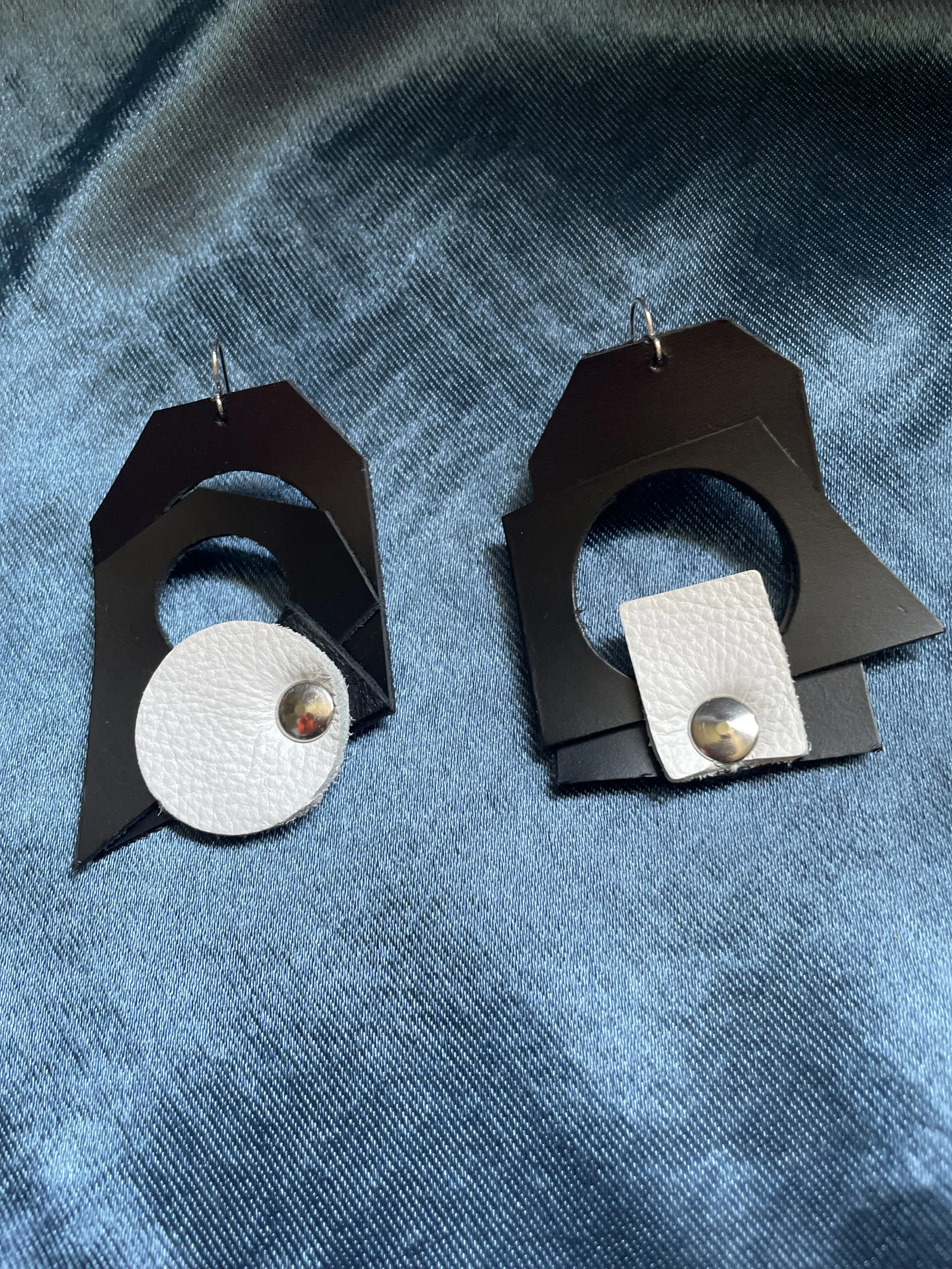BW earrings Square n Circle