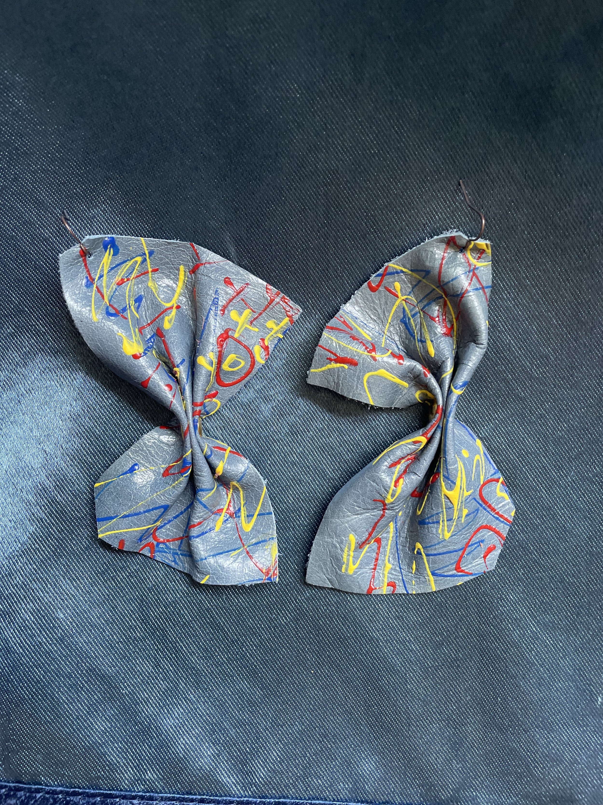 Painted Blu Lthr Bows