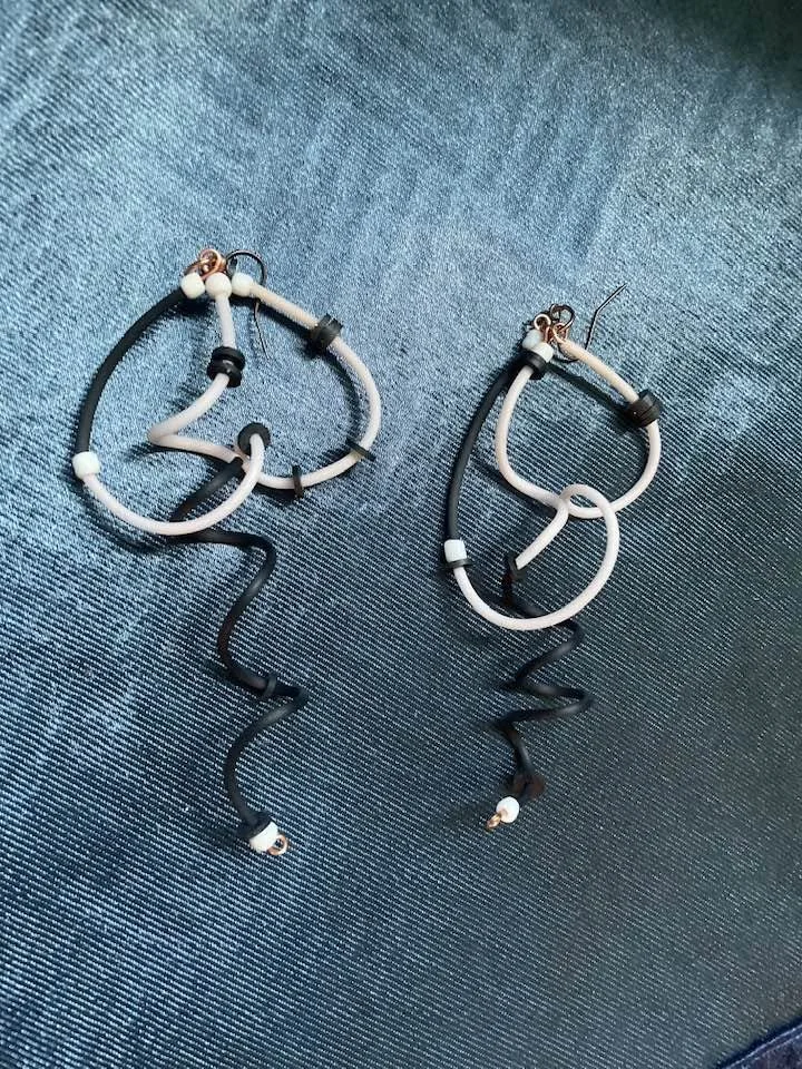 Swirl Black and  White Essence Earrings