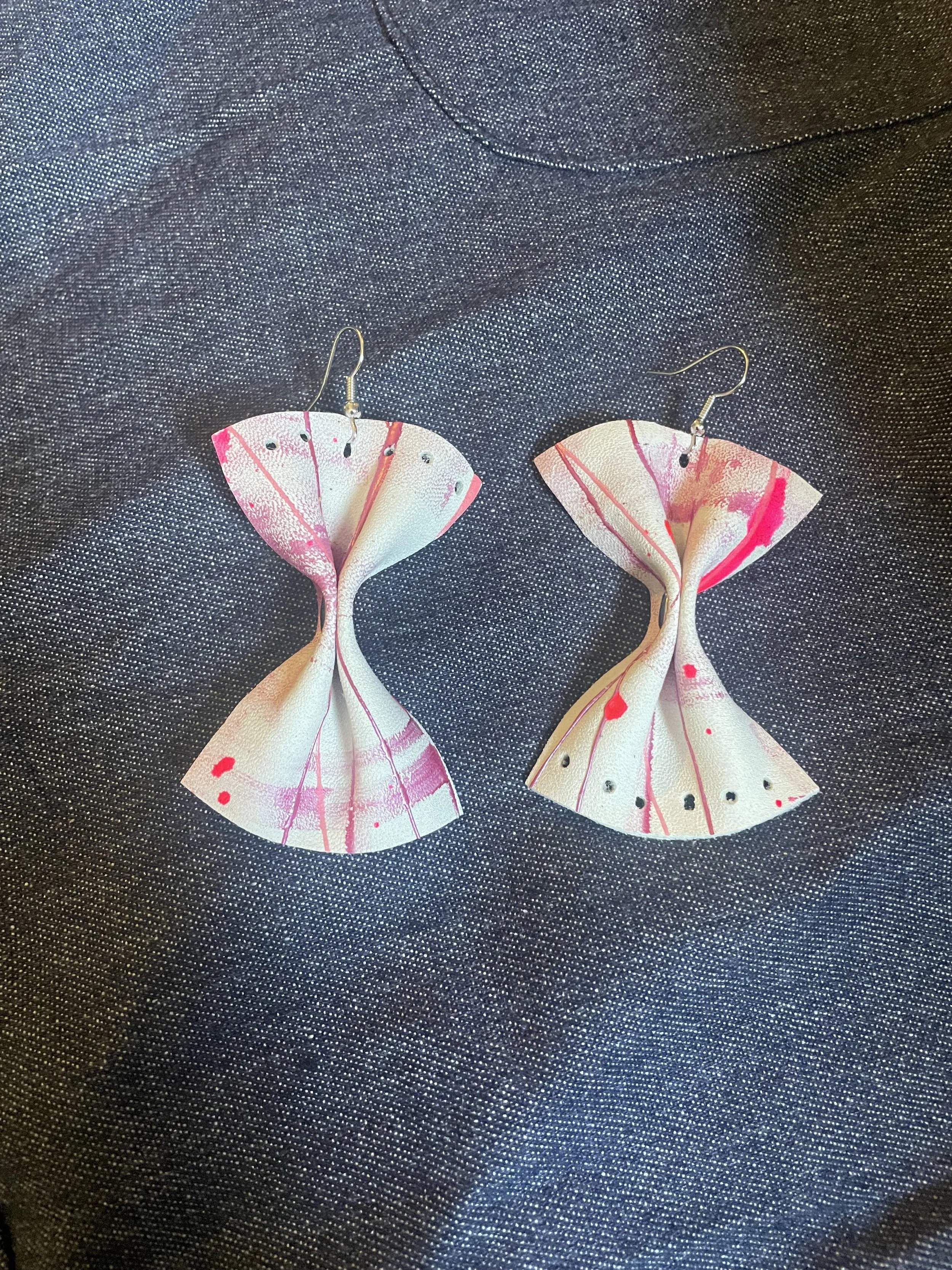 Chic Leather Bow Earrings in Pink Splatter