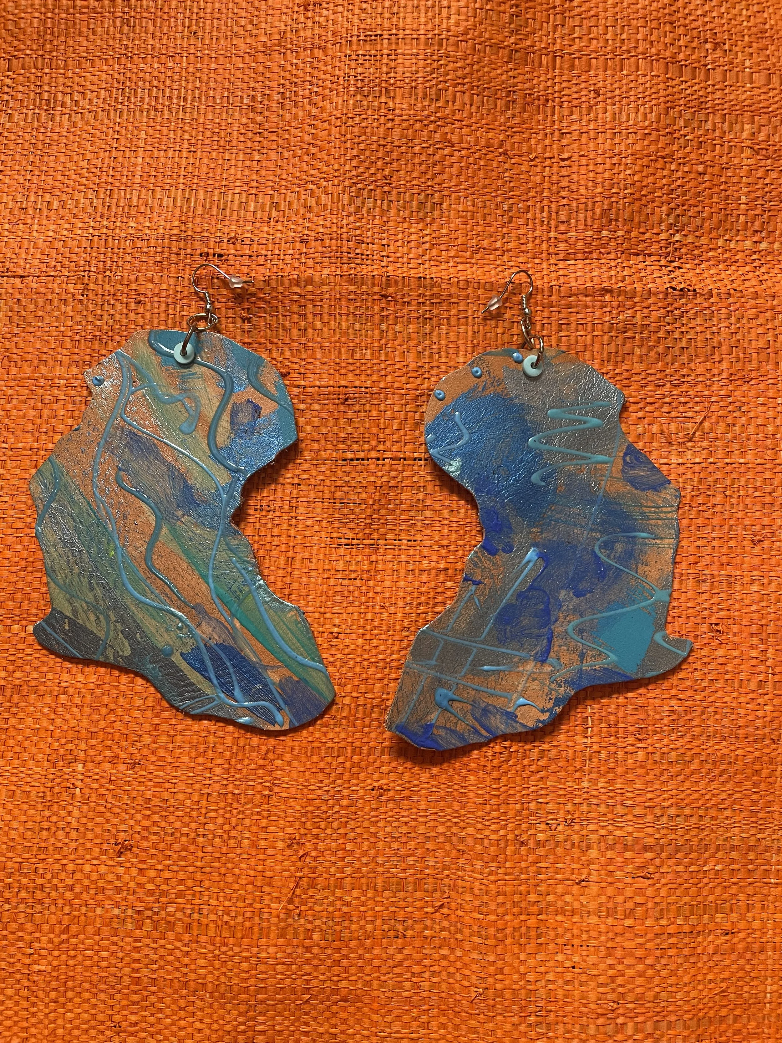 Africa-Shaped Leather Earrings - Metallic Blue