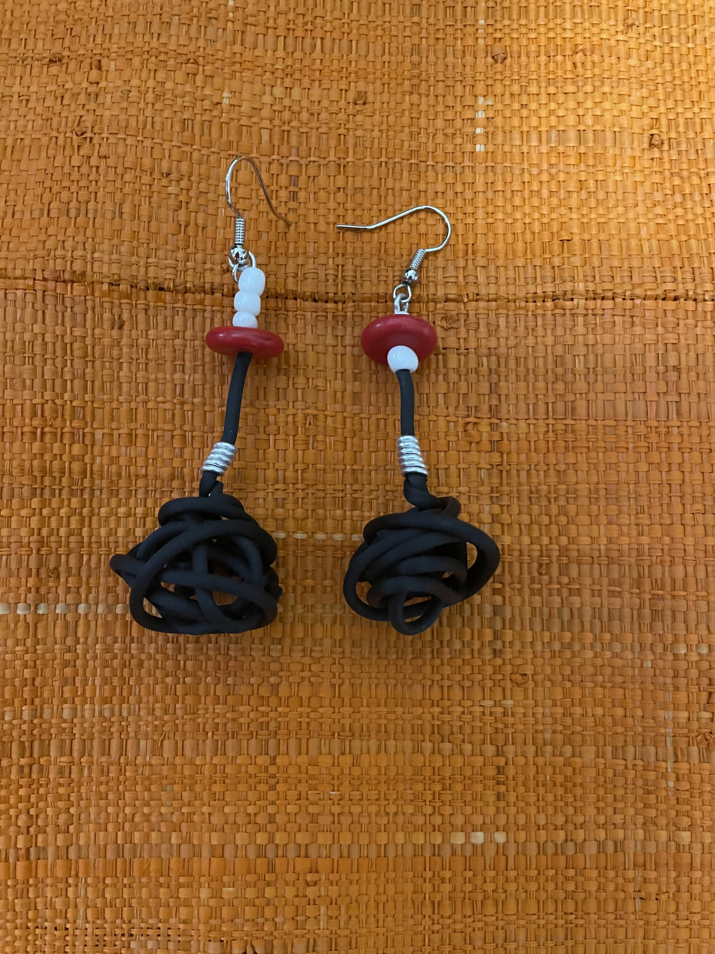 Classic Ball earring Red Black White