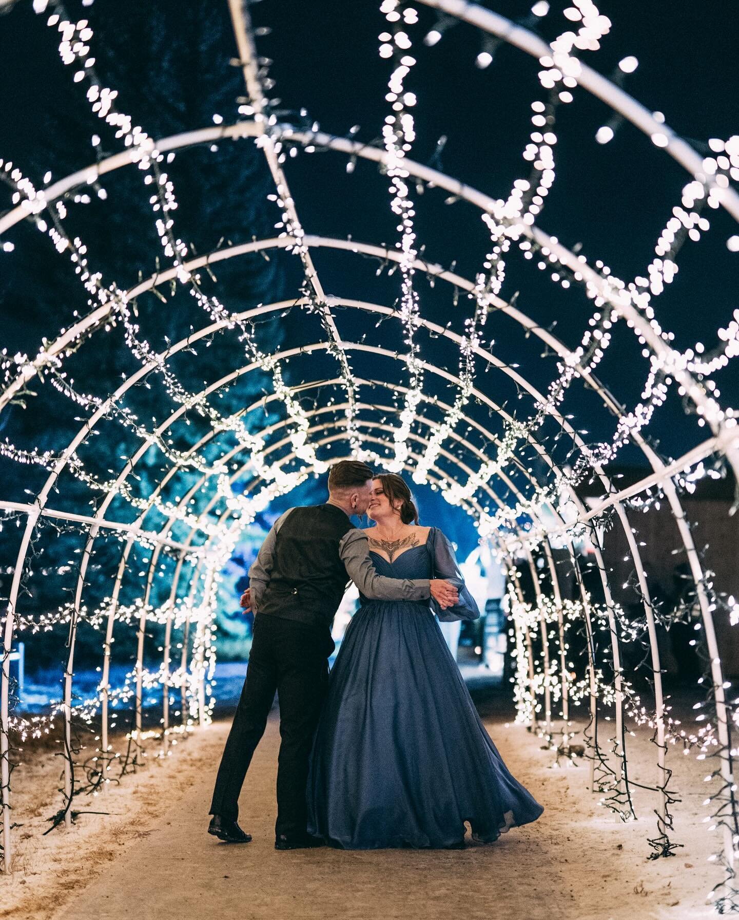 Did this sweet, intimate wedding in December at Fort Edmonton Park! St.Anthony&rsquo;s church was completely candlelit (there was  no heat or electricity) and then we were able to enjoy the @yegxmasmarket and the pretty lights 🩵

Thank you Leanna &a