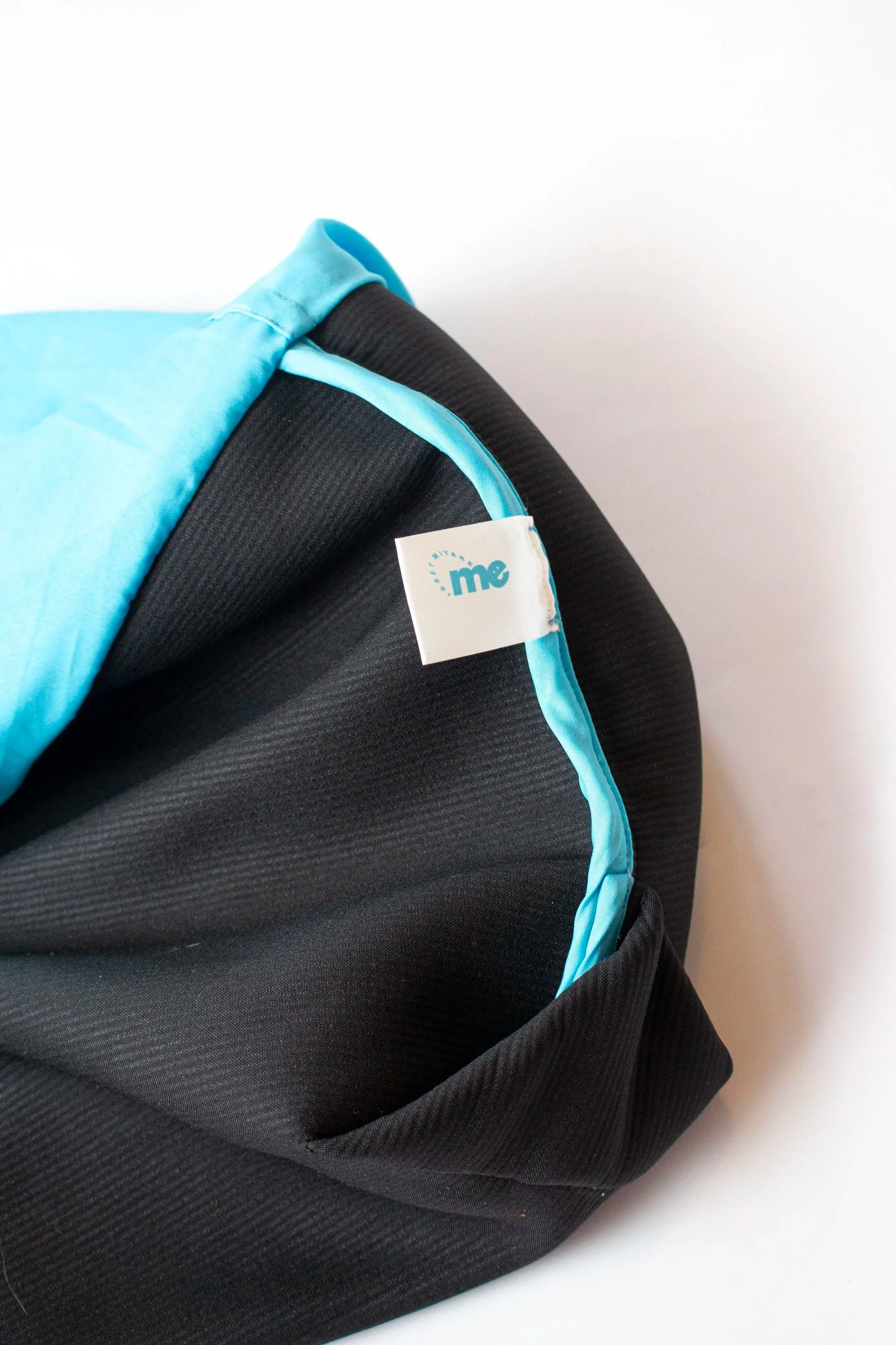 Issey+Miyake+ME+Blue+Tote+Bag+-+Sozo+Amour+2025_5.jpg