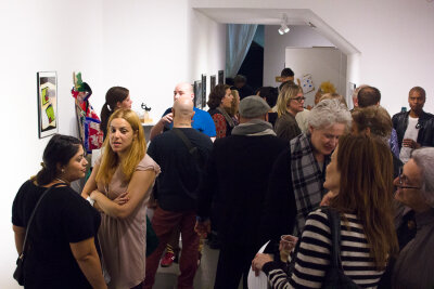 Full-on-Art-crowd-at-gallery-one-twenty-eight-400x267.jpg